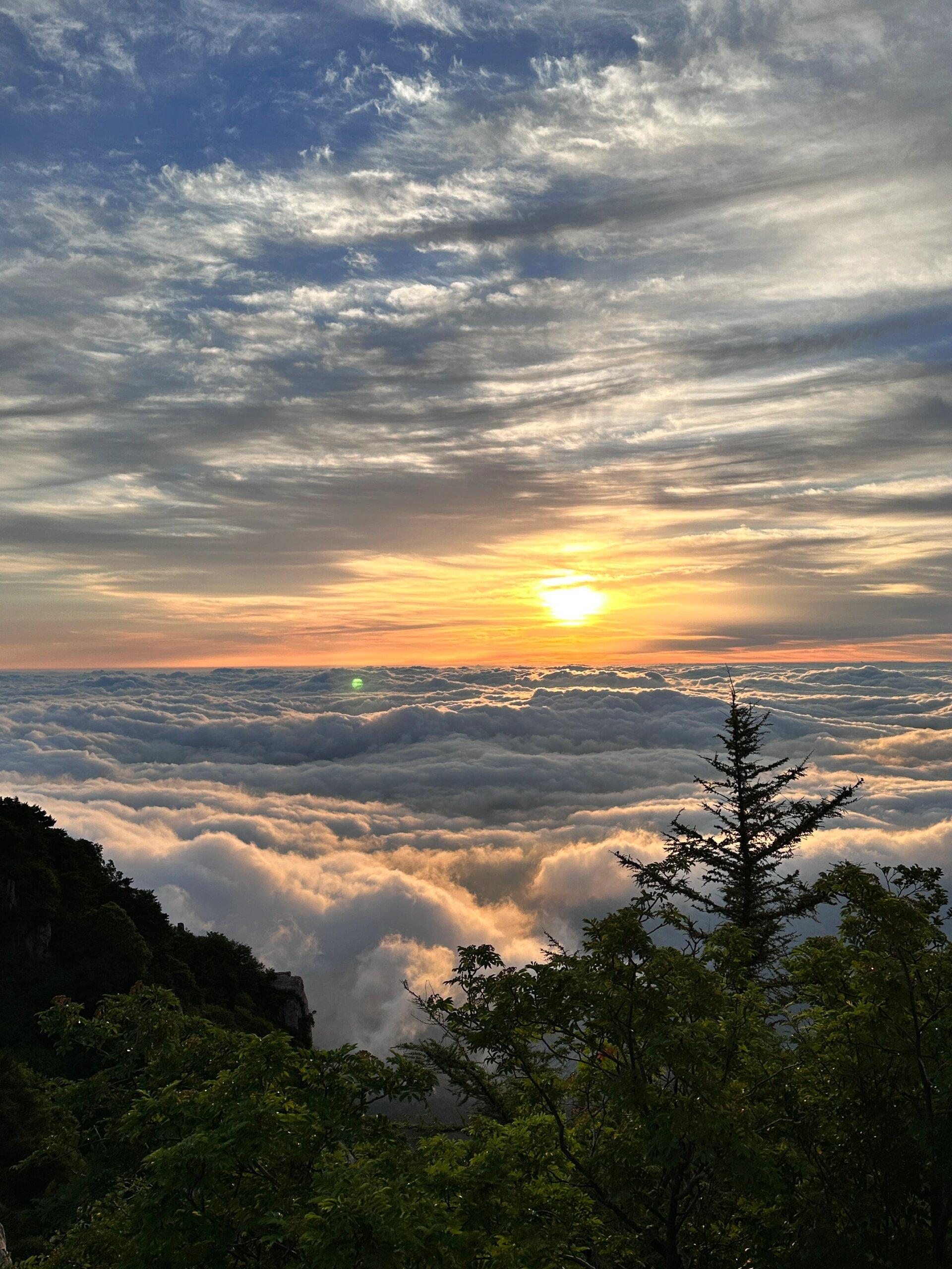 忧郁小薯条 的想法  泰山山顶日出