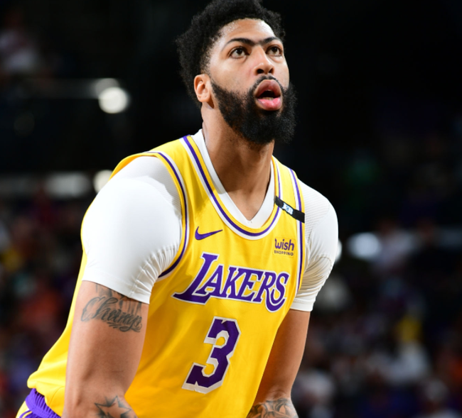 安东尼戴维斯大爆发湖人赢得关键胜利浓眉以26分15个篮板和11次助攻