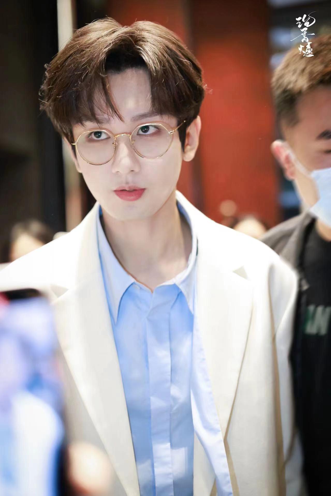 鹿思淇 的想法: 成毅|立冬 白色恋人07 | 今天直播的成毅有着不一样