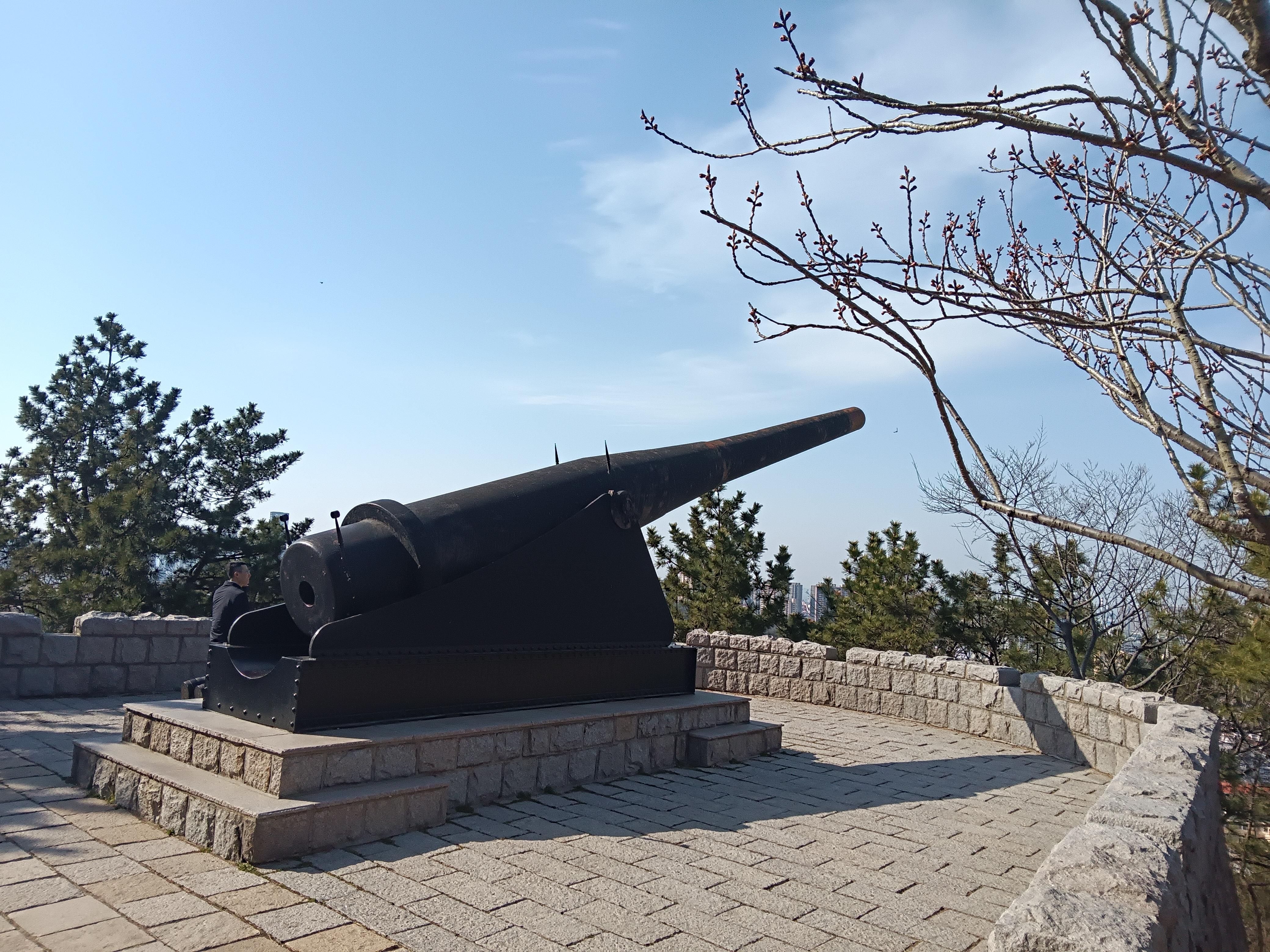 一战的炮台记录着中华民族不屈的历史青岛山公园至今保留着德国产的