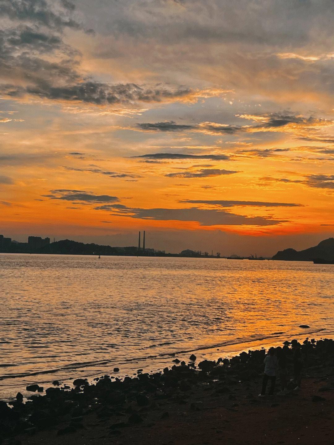 想看海滩,想在海边撒丫子的玩耍,那可以考虑一下东莞虎门的海滩