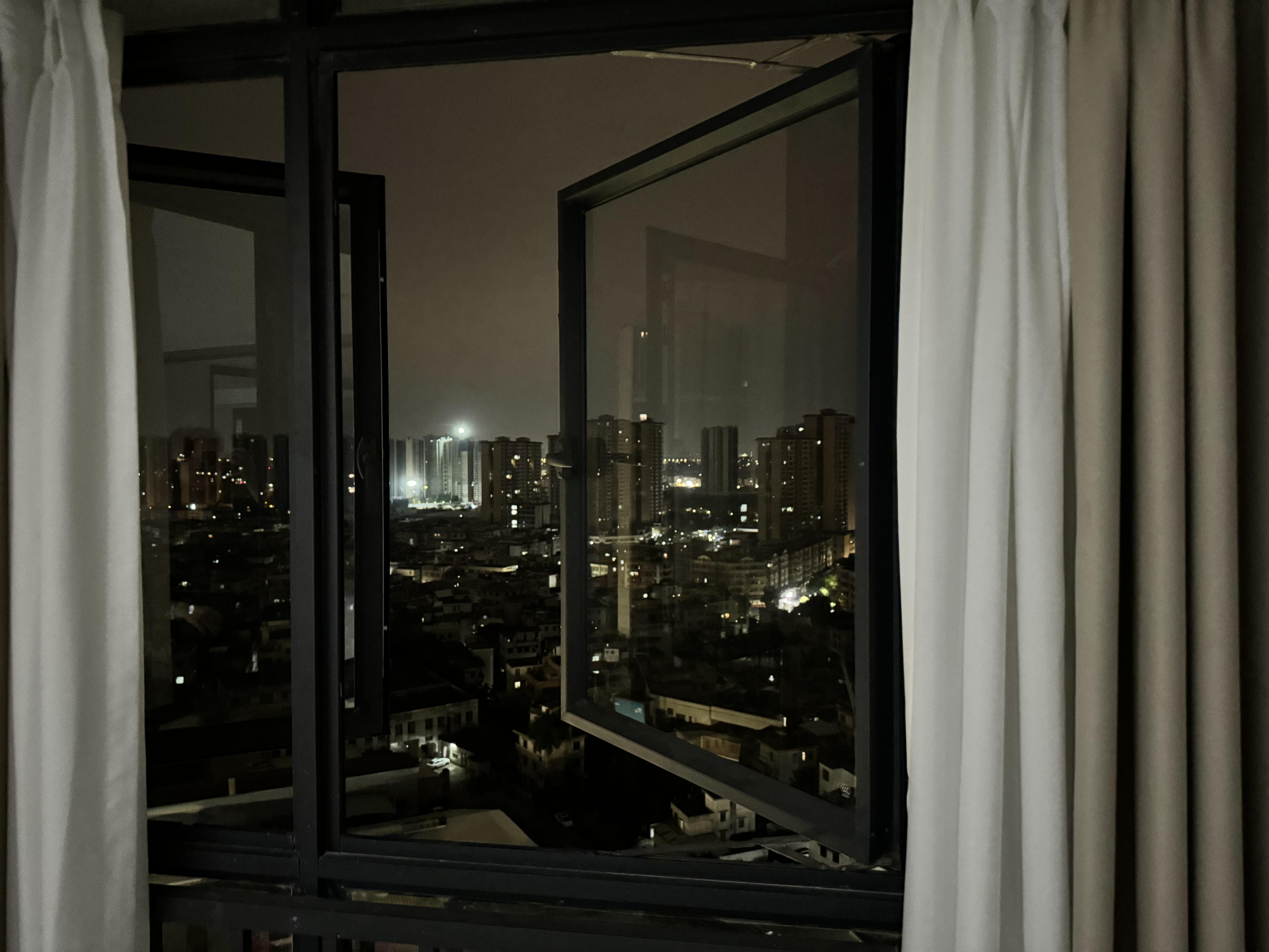 心累的时候,抬头突然看到美丽的天空,闲暇的夜晚,窗外的万家灯火