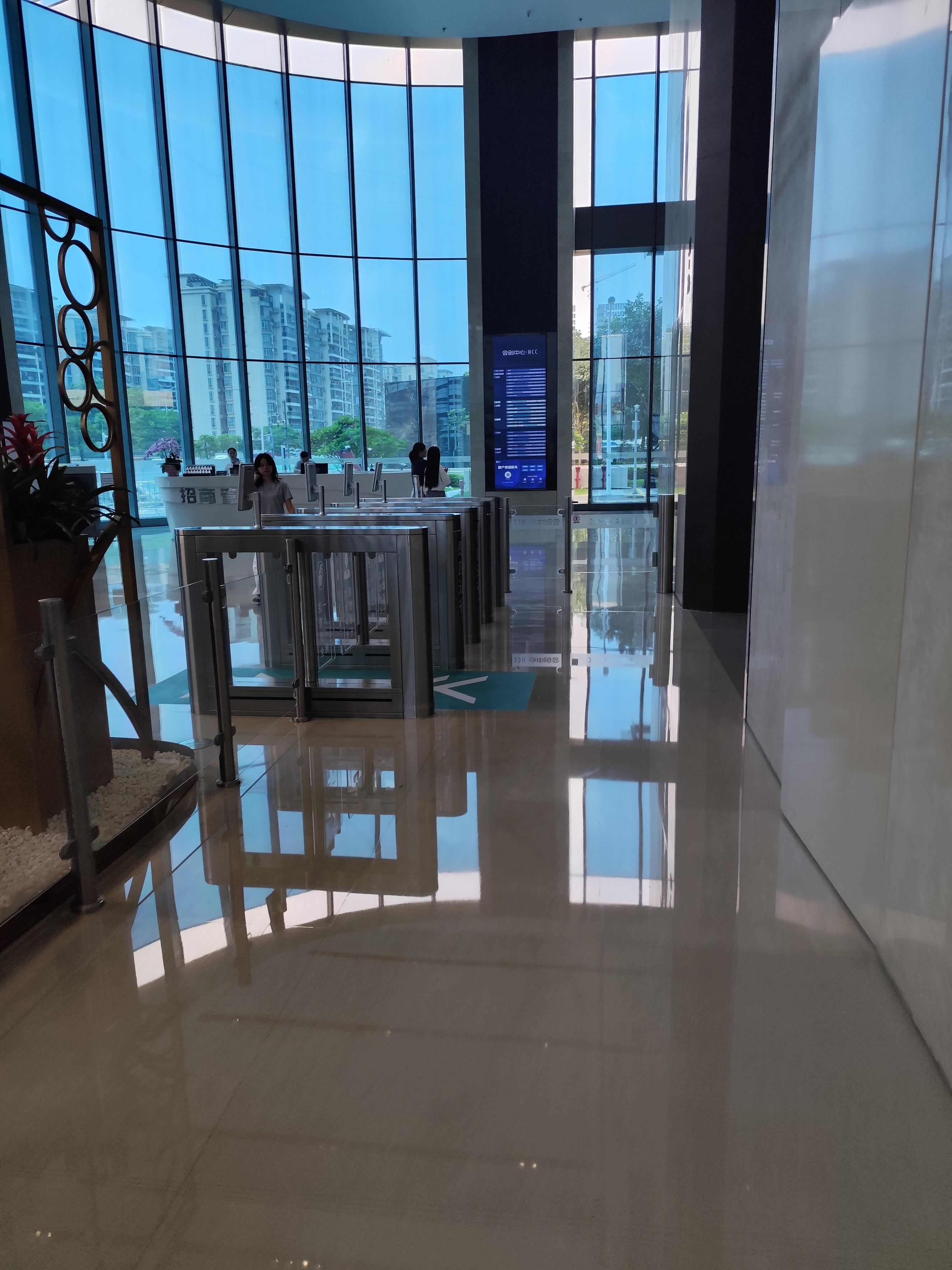 博学劳逸结合哈 的想法: 高档写字楼的双休日冷清