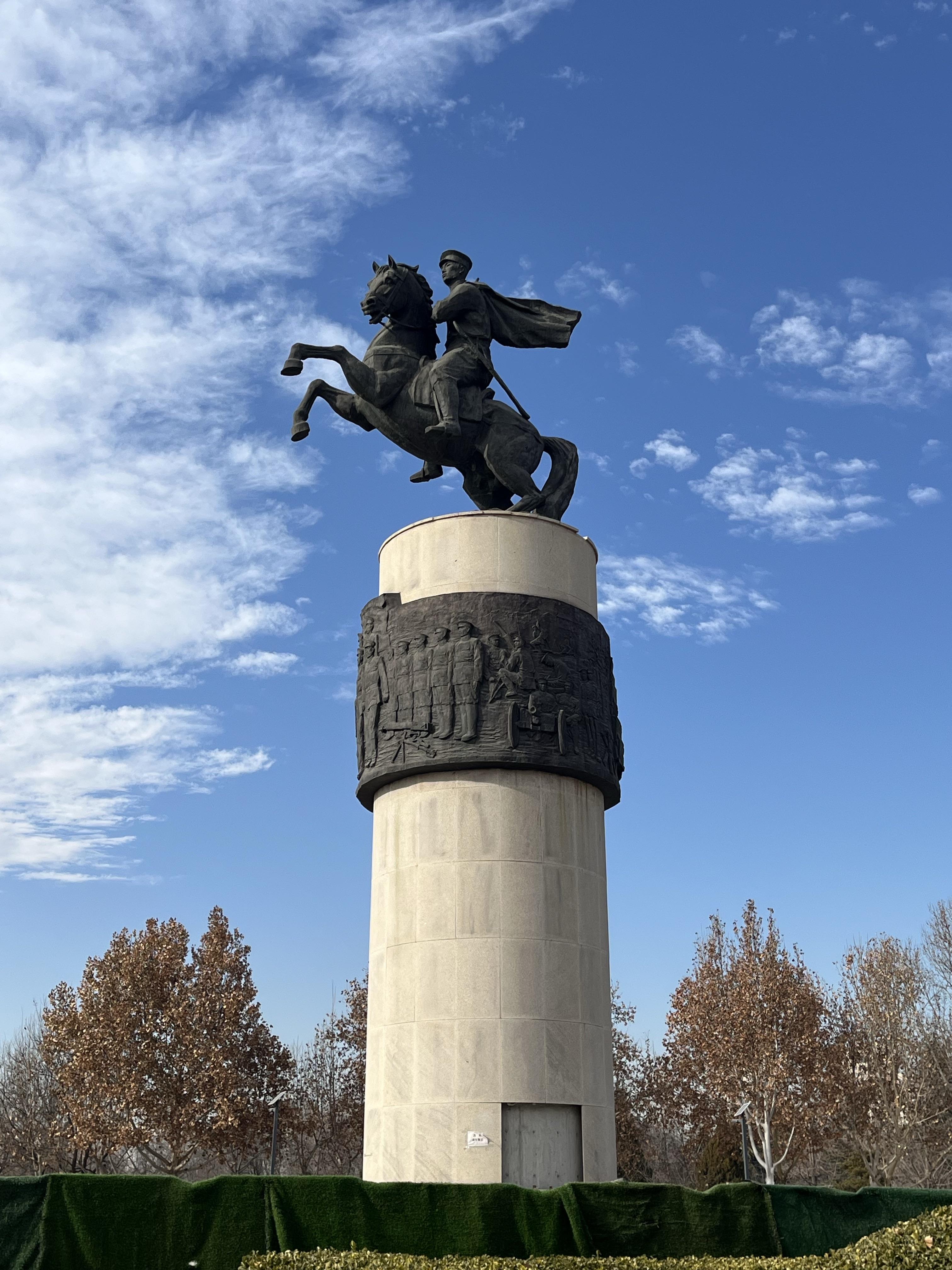 陈安研究员 的想法: 保定军校的象征性雕塑