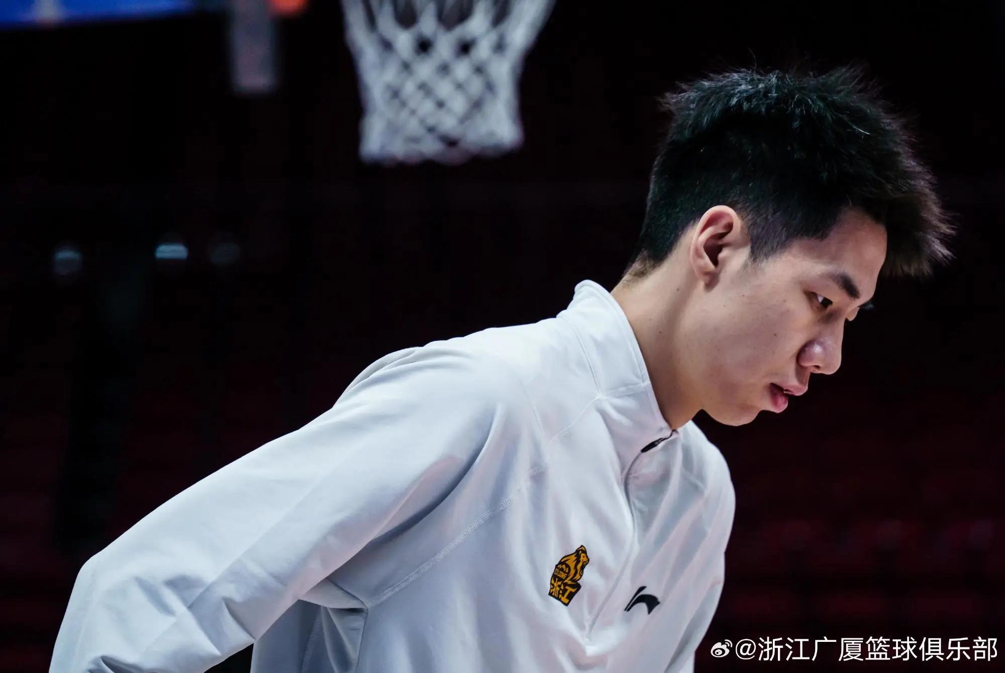 客战北京广厦队官博晒出球队踩场训练照01月31日讯广厦队官博更新晒出