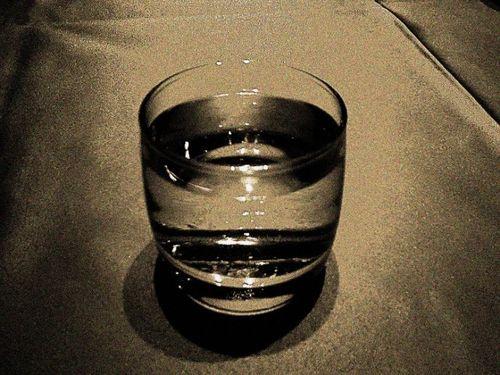 木头人 的想法: 一杯浑浊的水,并不觉得自己有什么问题,因为他从少