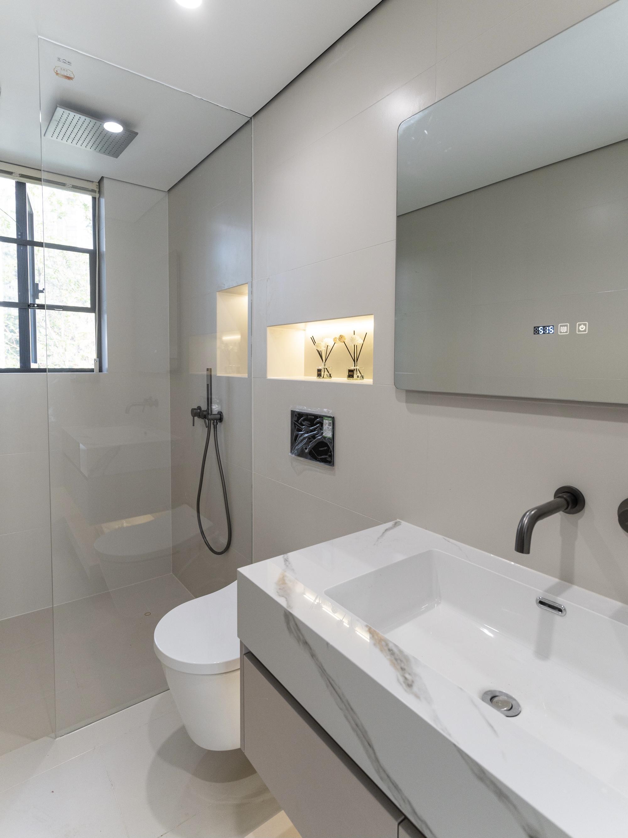 熊管家装修设计 的想法: 真没吹牛,这个卫生间设计的绝了 | 现代极简