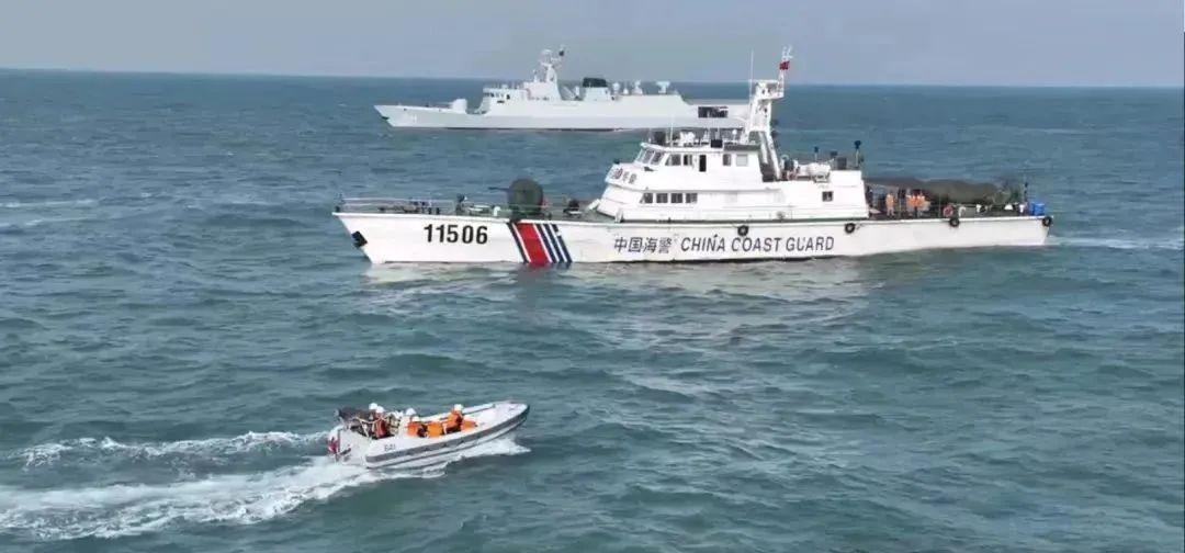 中国海警迎来强援海军空军齐出动场面震撼