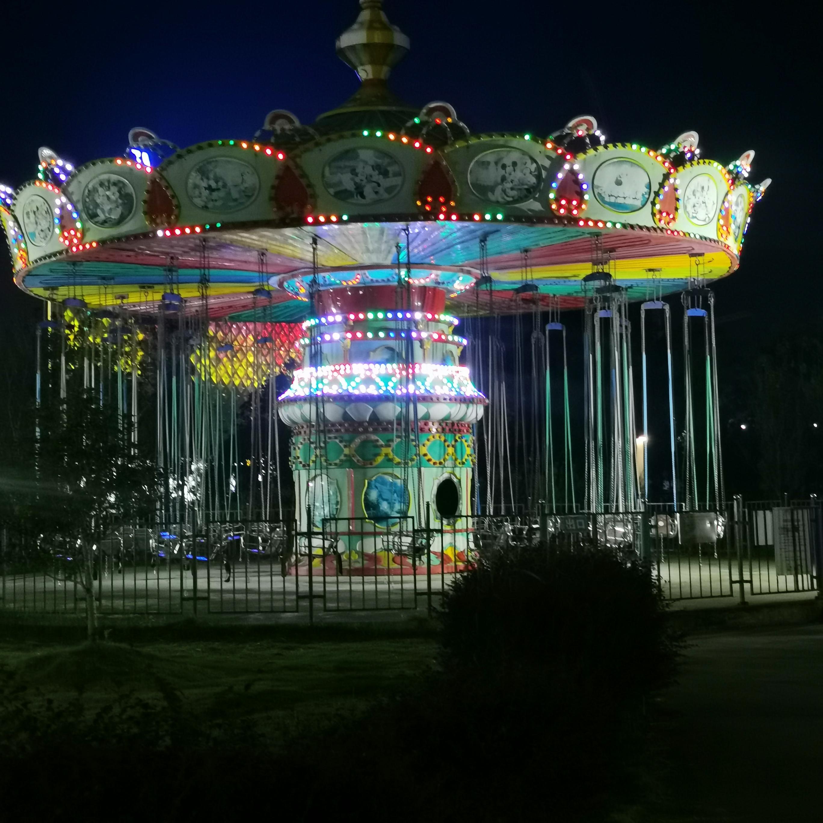 繁星语 的想法: 夜晚的游乐园是不是更美?