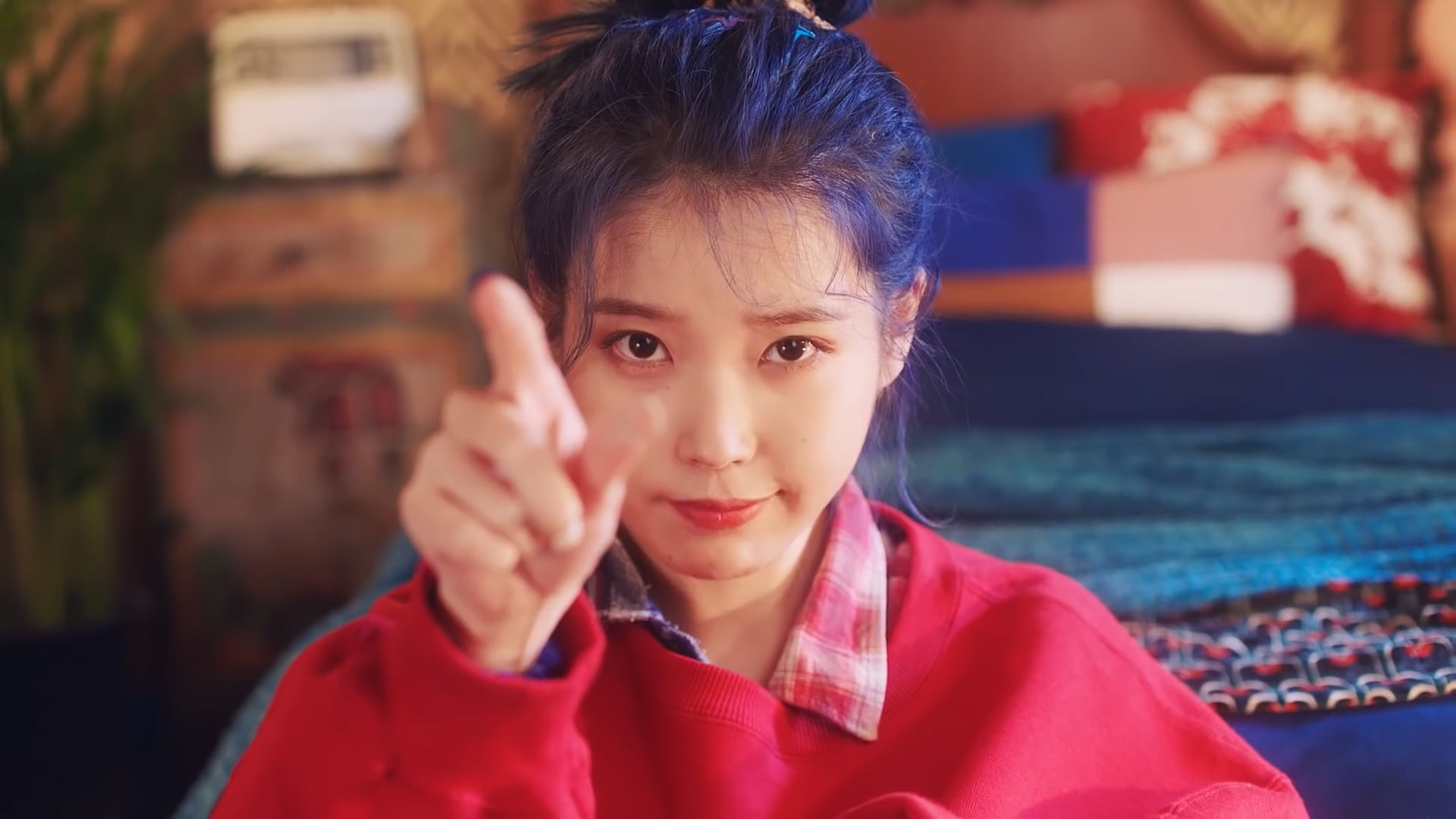 明星爆料客 的想法: iu自曝咀嚼食物150次,网友质疑真实性 | 3月25日