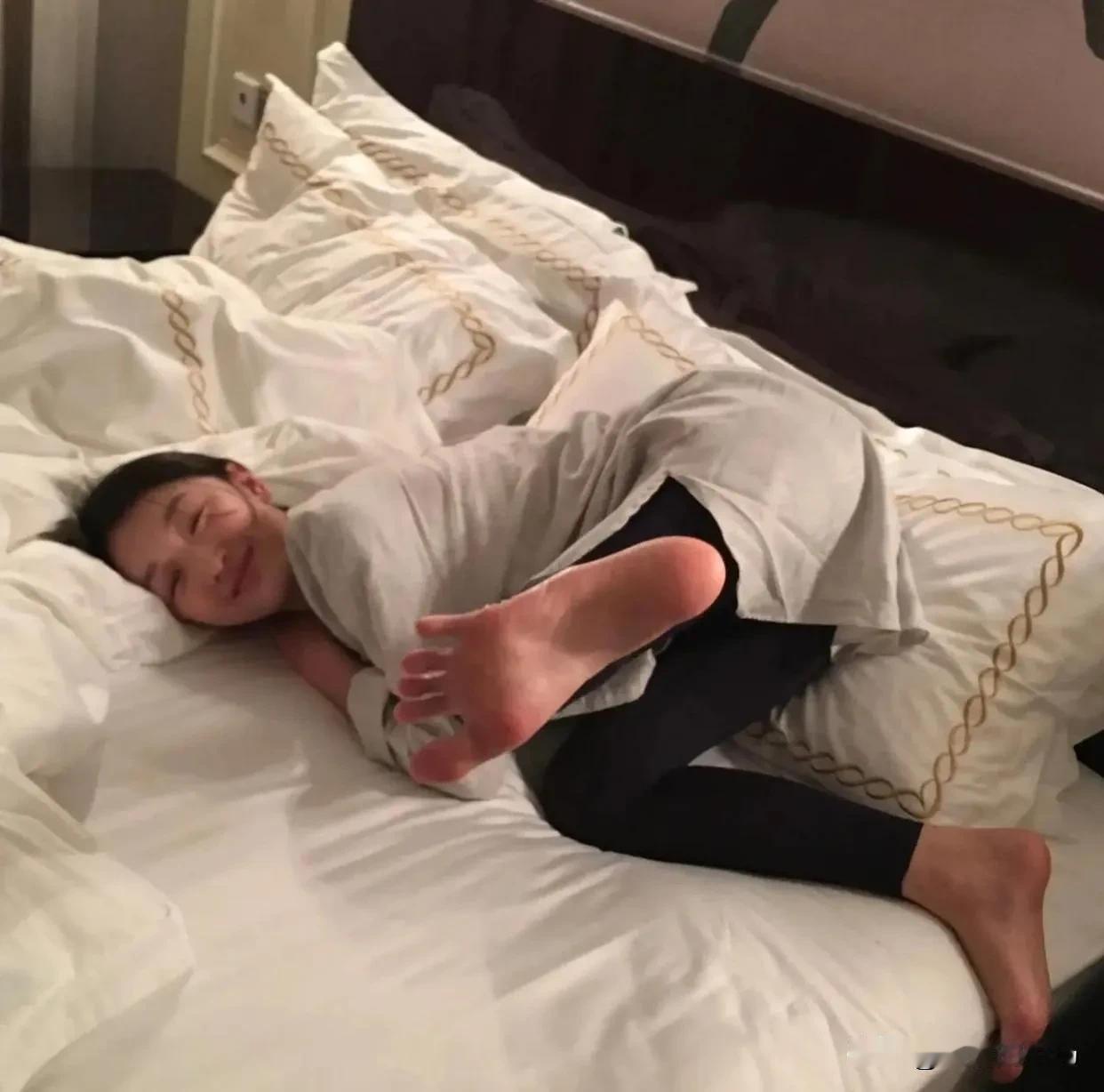 别急大师姐 的想法: 周冬雨脚丫子无美感?