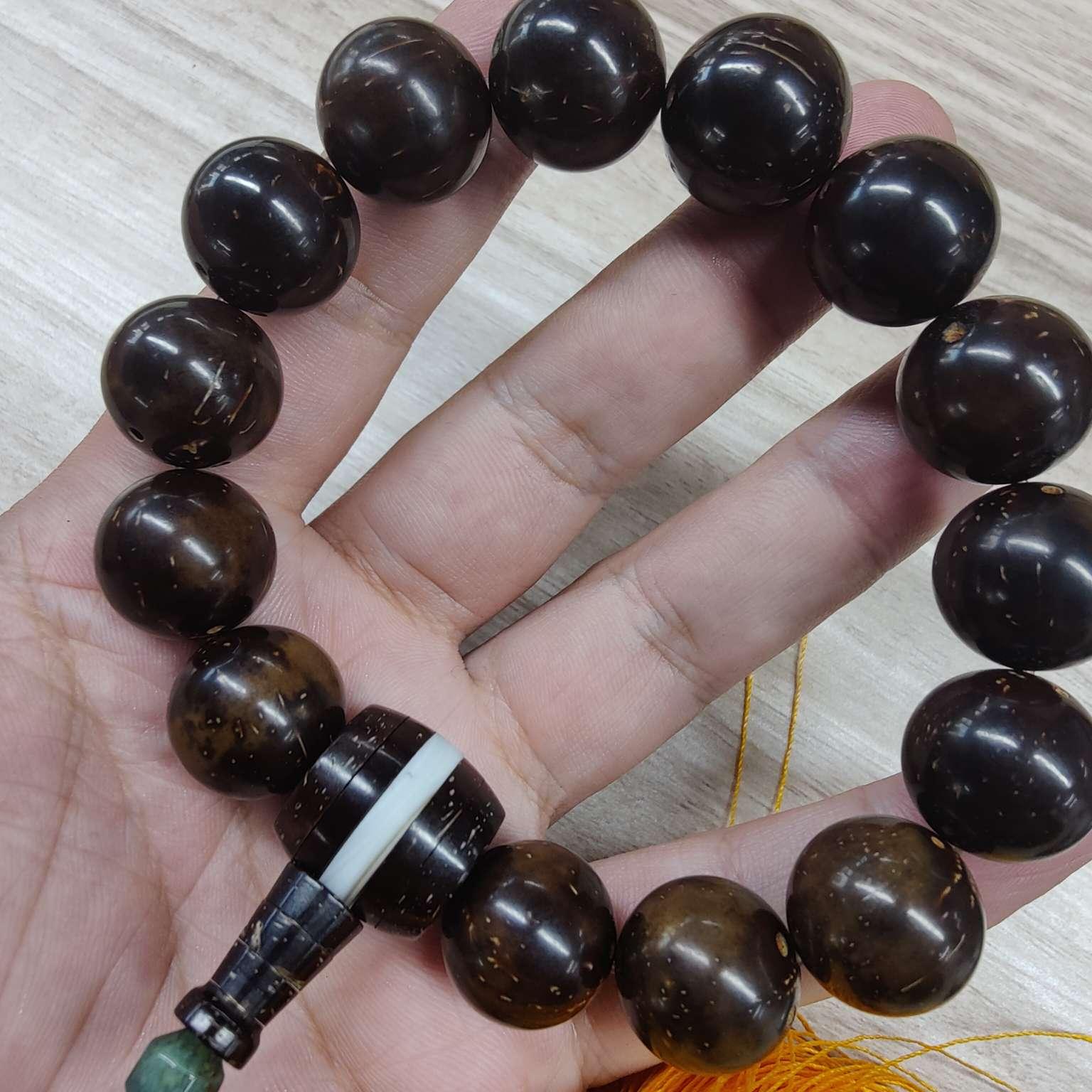 冬之子翔 的想法: 我朋友送我盘好黑色紫金鼠部分地方变黄,该怎么处理