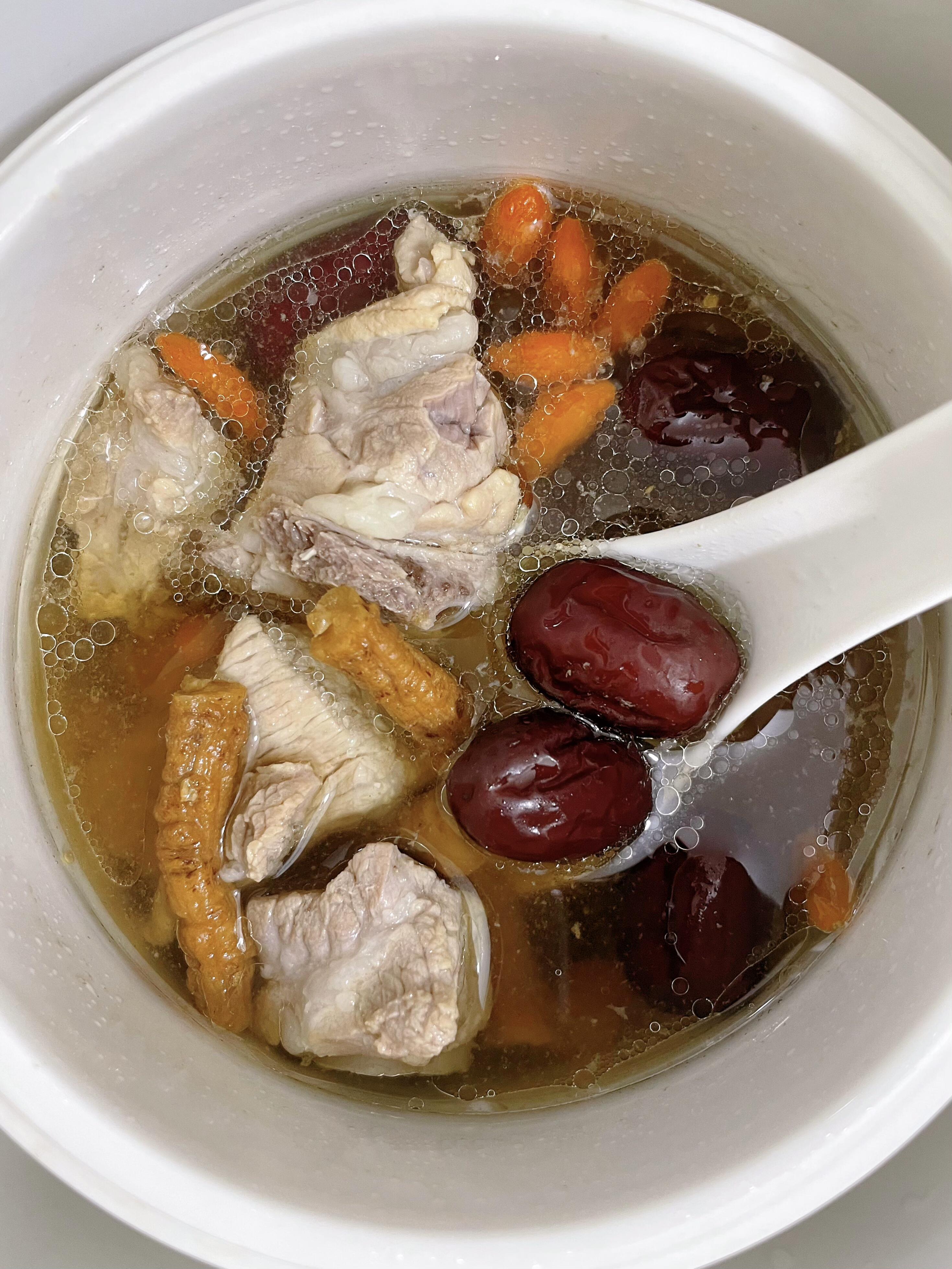 小韩的厨房日记 的想法: 补气补血的党参黄芪排骨汤,对女生很友好!