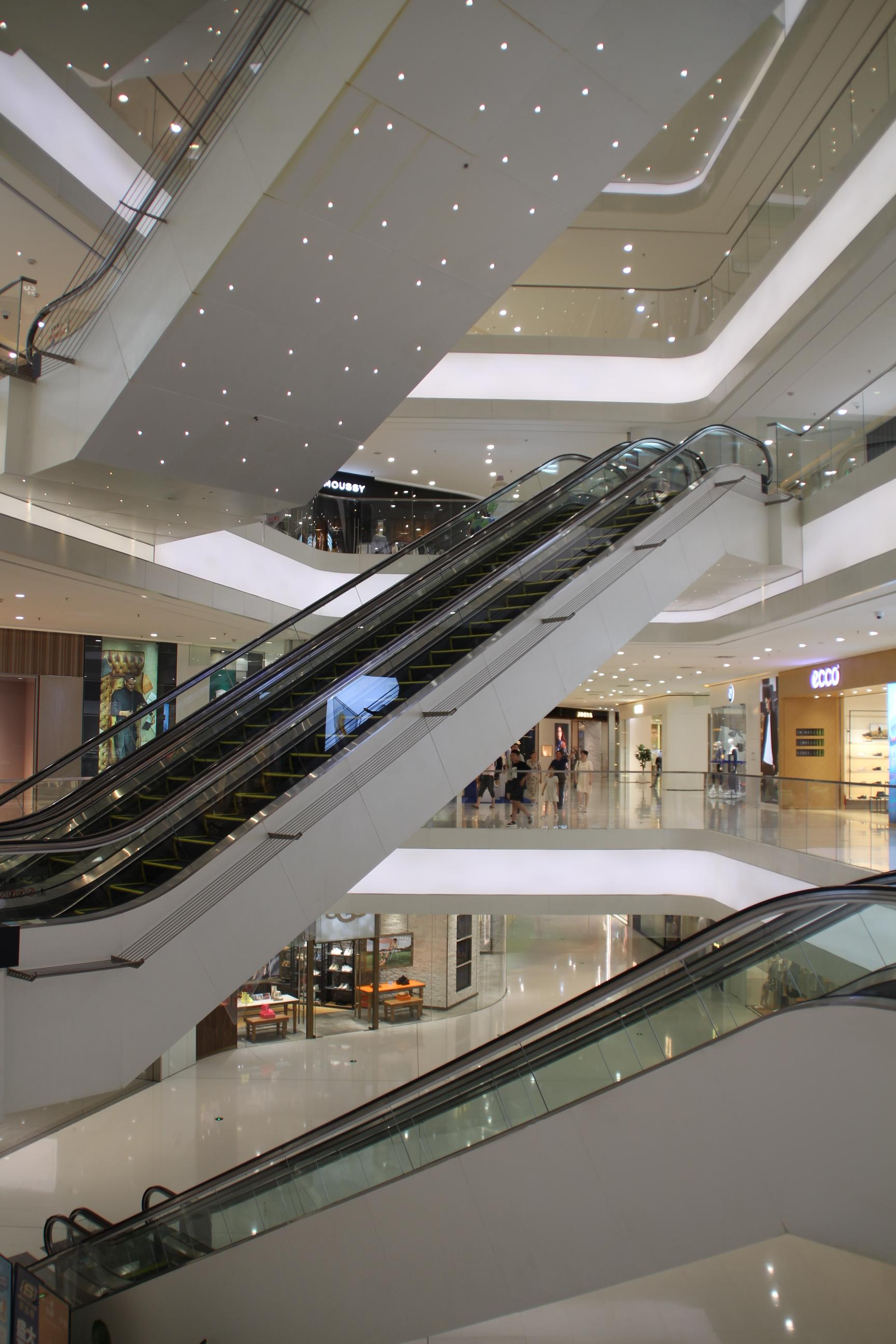 政养 的想法: 百年城,大连的时尚地标之一;也是一个有故事的mall!
