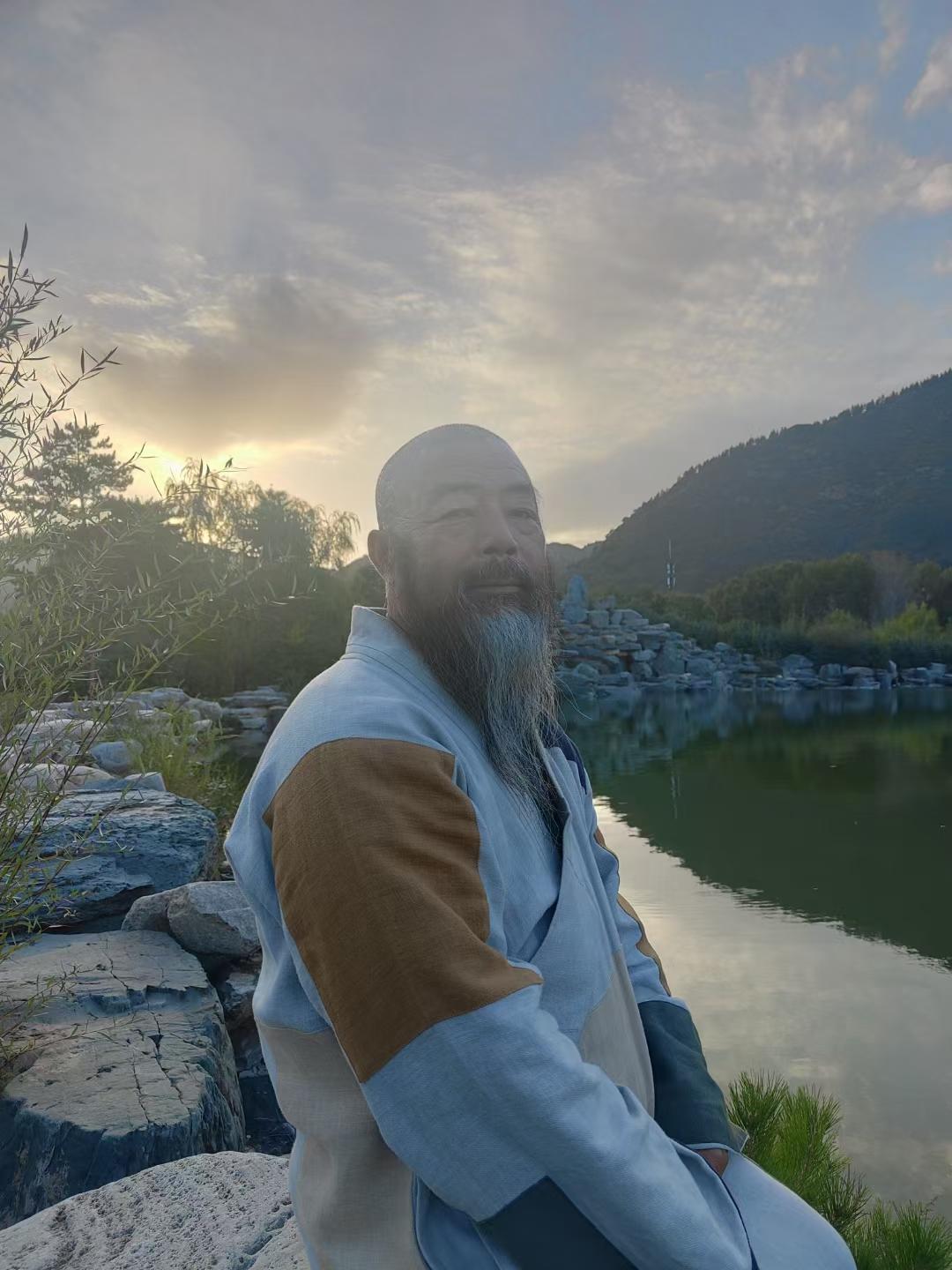 点亮心灯 的想法: 朦胧是一种极致的美 | 香峰妙法老和尚圆满偈: br>