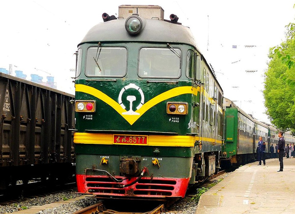 健康管理者 的想法: 绿皮火车头与高铁车头的异同点