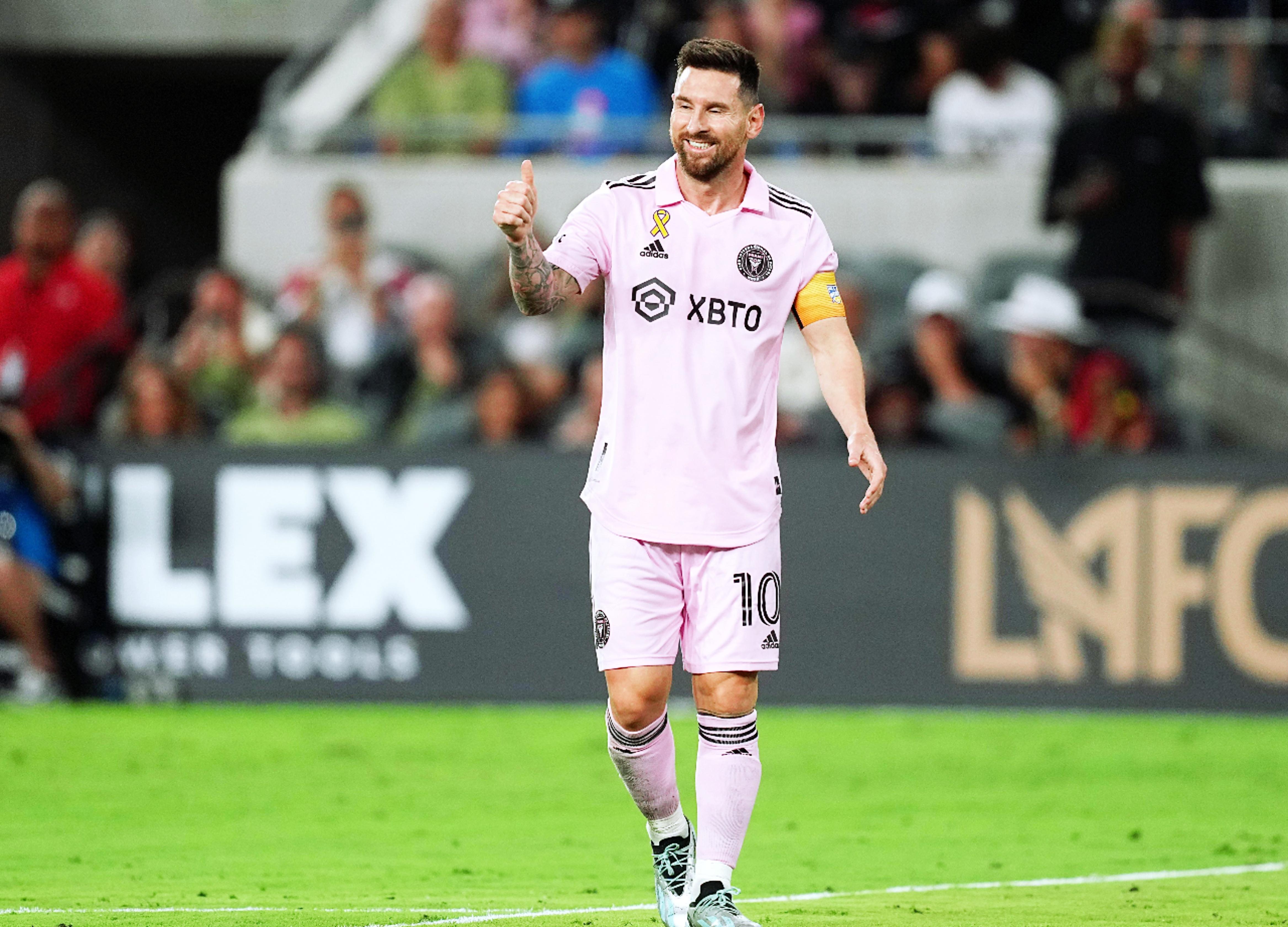 梅西携老f4即将启程新赛季 | 日前,迈阿密国际足球俱乐部在官方平台上