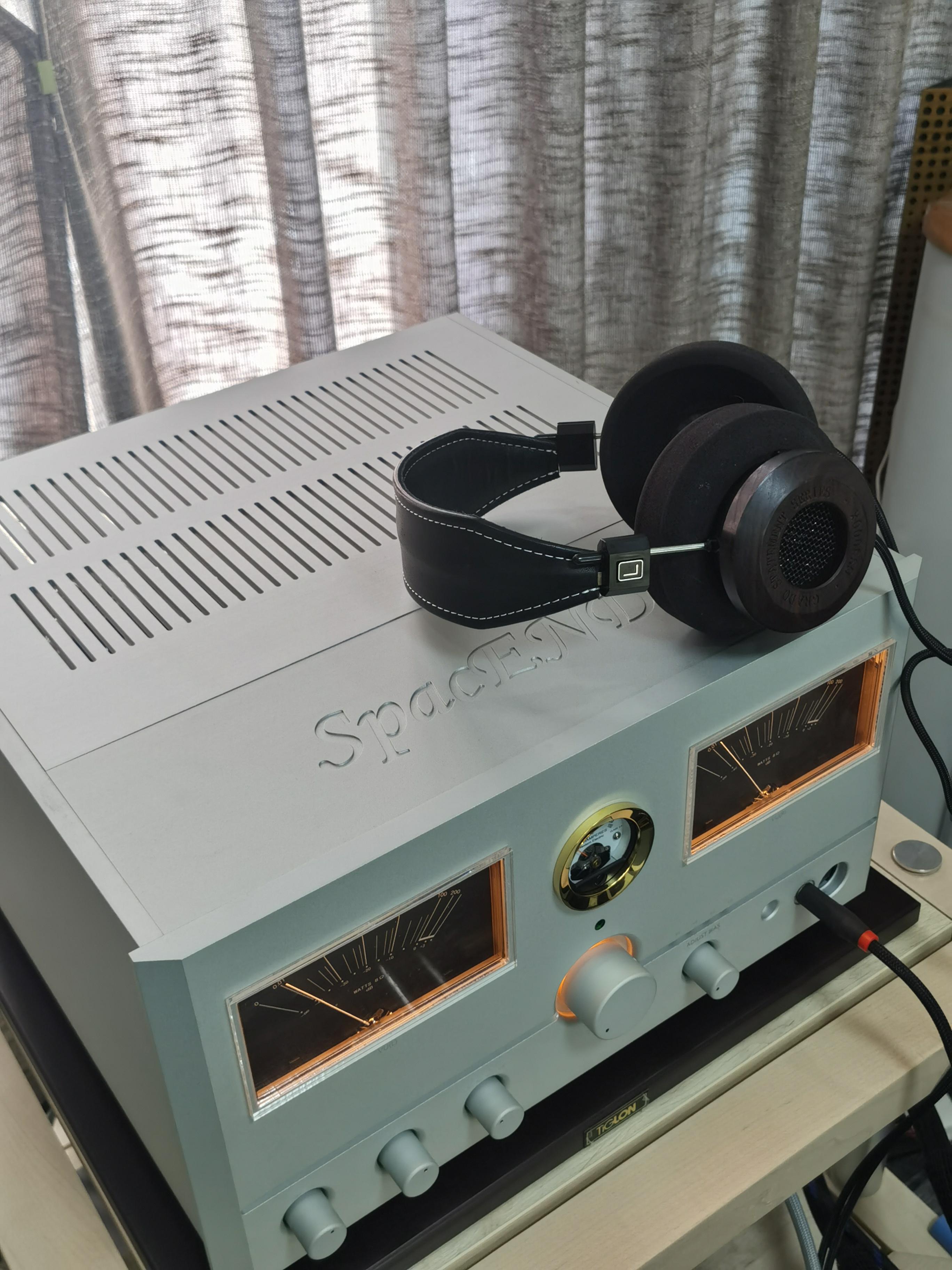 年末大招上海老叶300b全平衡顶级耳放如图耳放体型硕大主机和电源分体