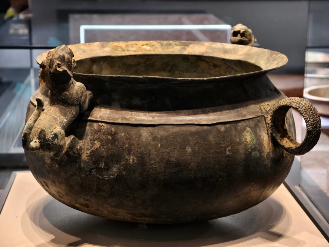 杀生丸 的想法: 立虎辫索纹耳铜釜