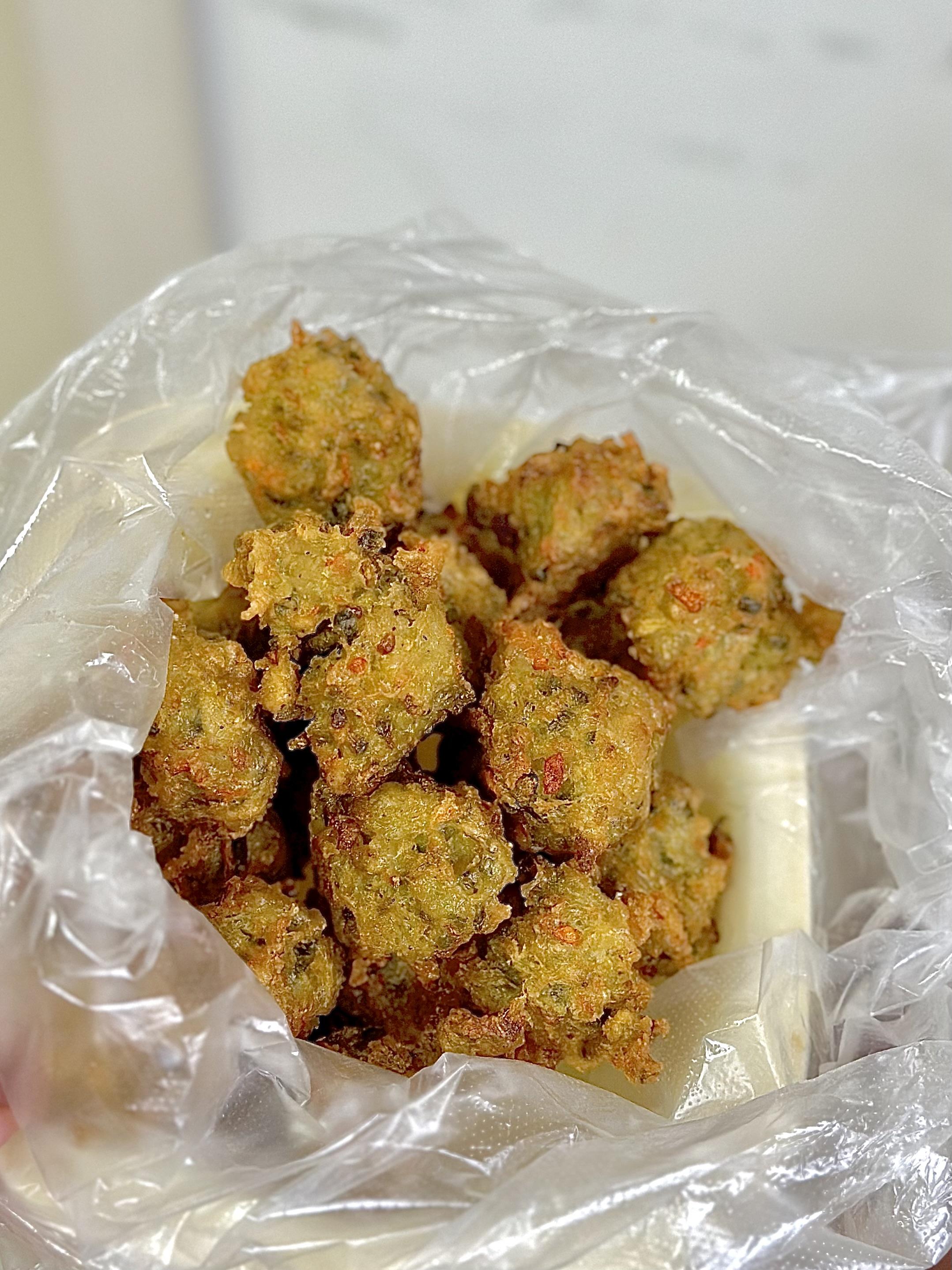 王小懒 的想法: 淄博人的炸货三件套 | 这是萝卜丸子,这是麻花,这是