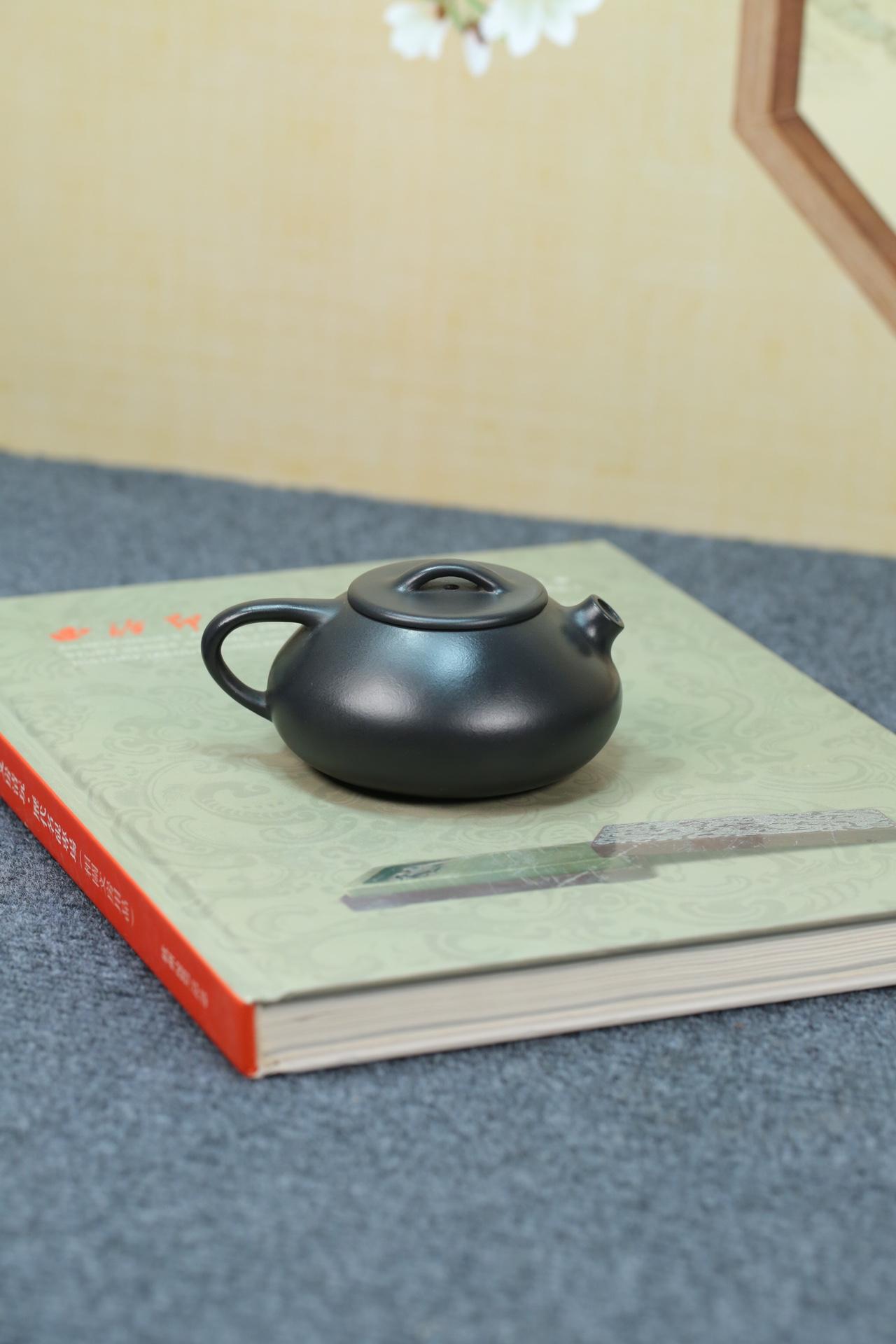 紫砂壶 的想法: 憨瓢·精品·200cc 原矿紫泥捂灰 br>壶流经过短化