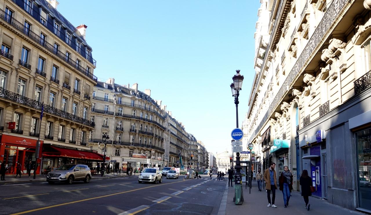 李奇斌 的想法: 巴黎市长终于跳入塞纳河游泳 br>据法国新闻网17日