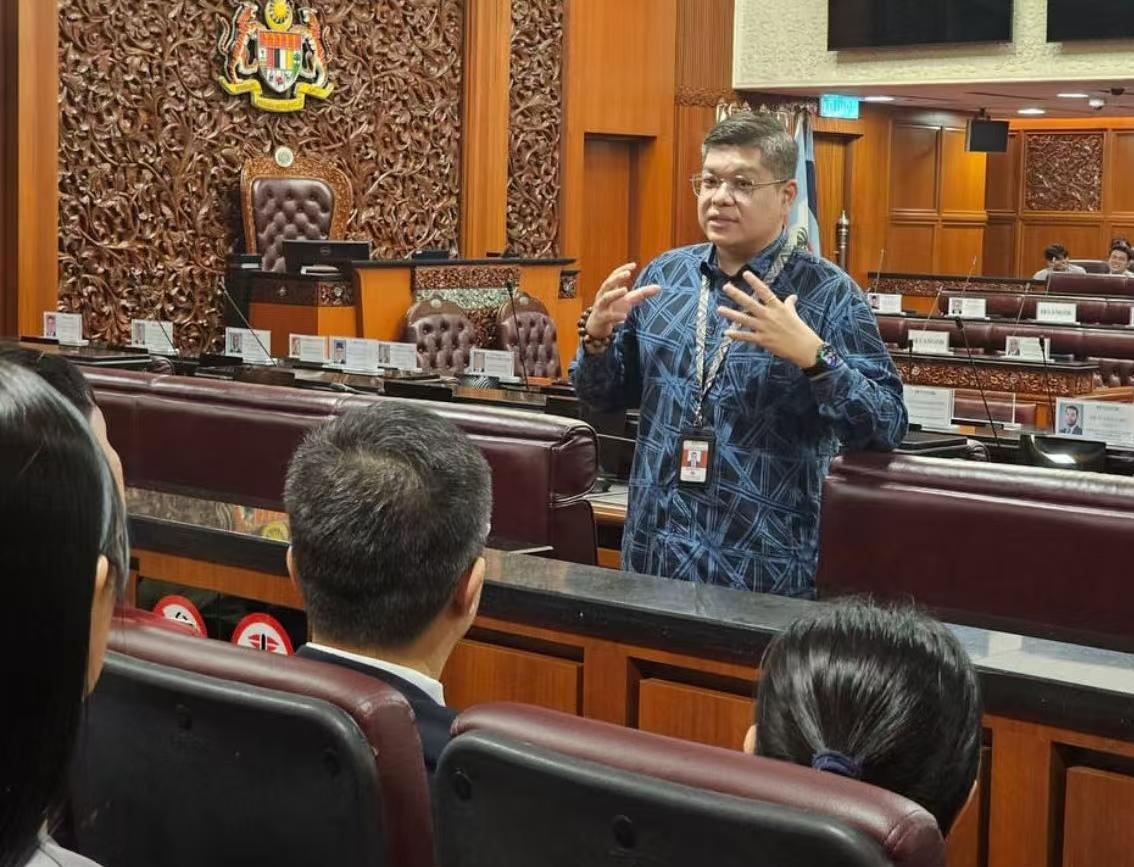朝财猫 的想法: 有幸参观马来西亚国会期间的上下议院