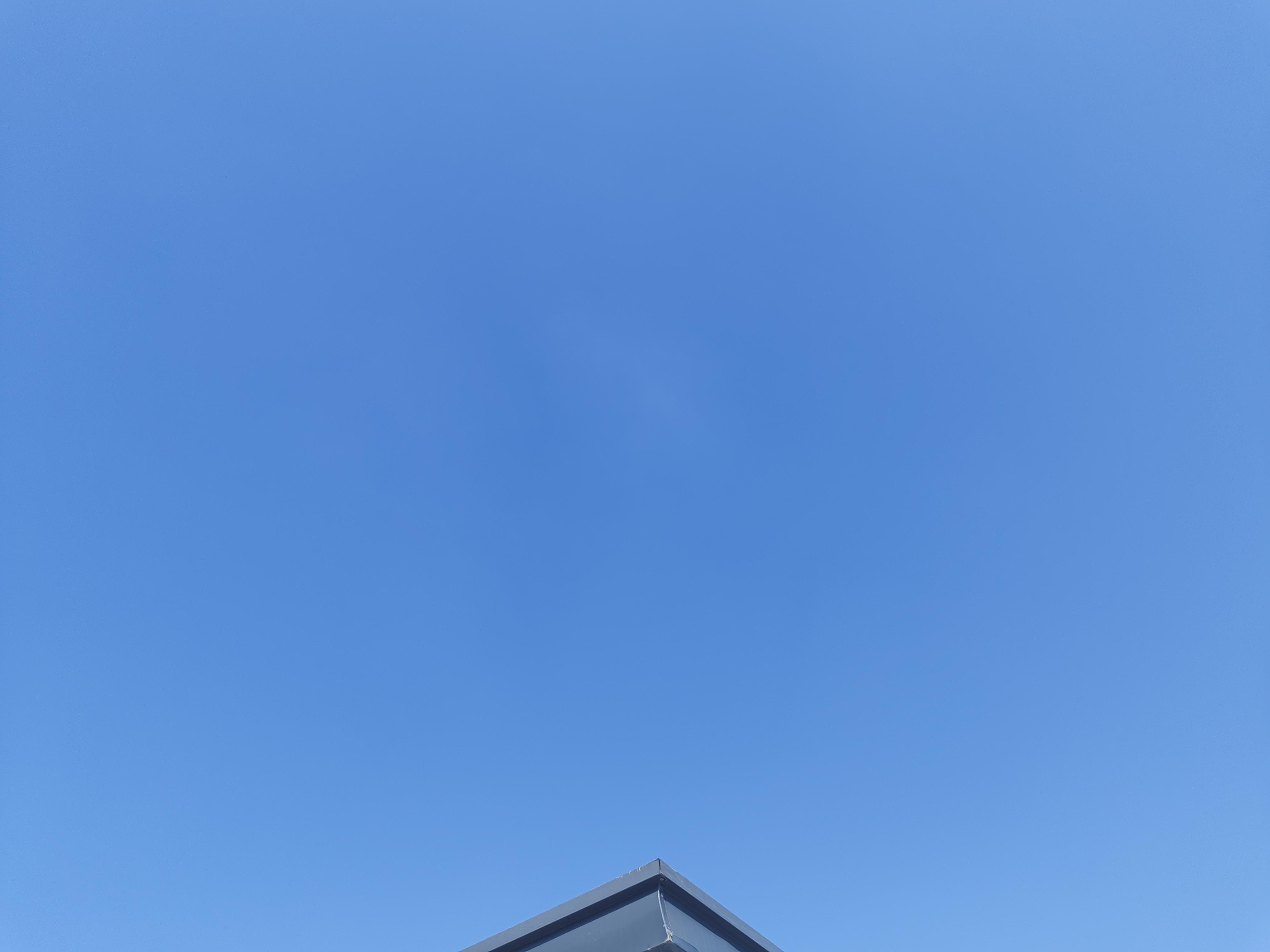 诗酒趁年华 的想法: 蔚蓝的天空 | 白云没有,纯境的天空可以有  a