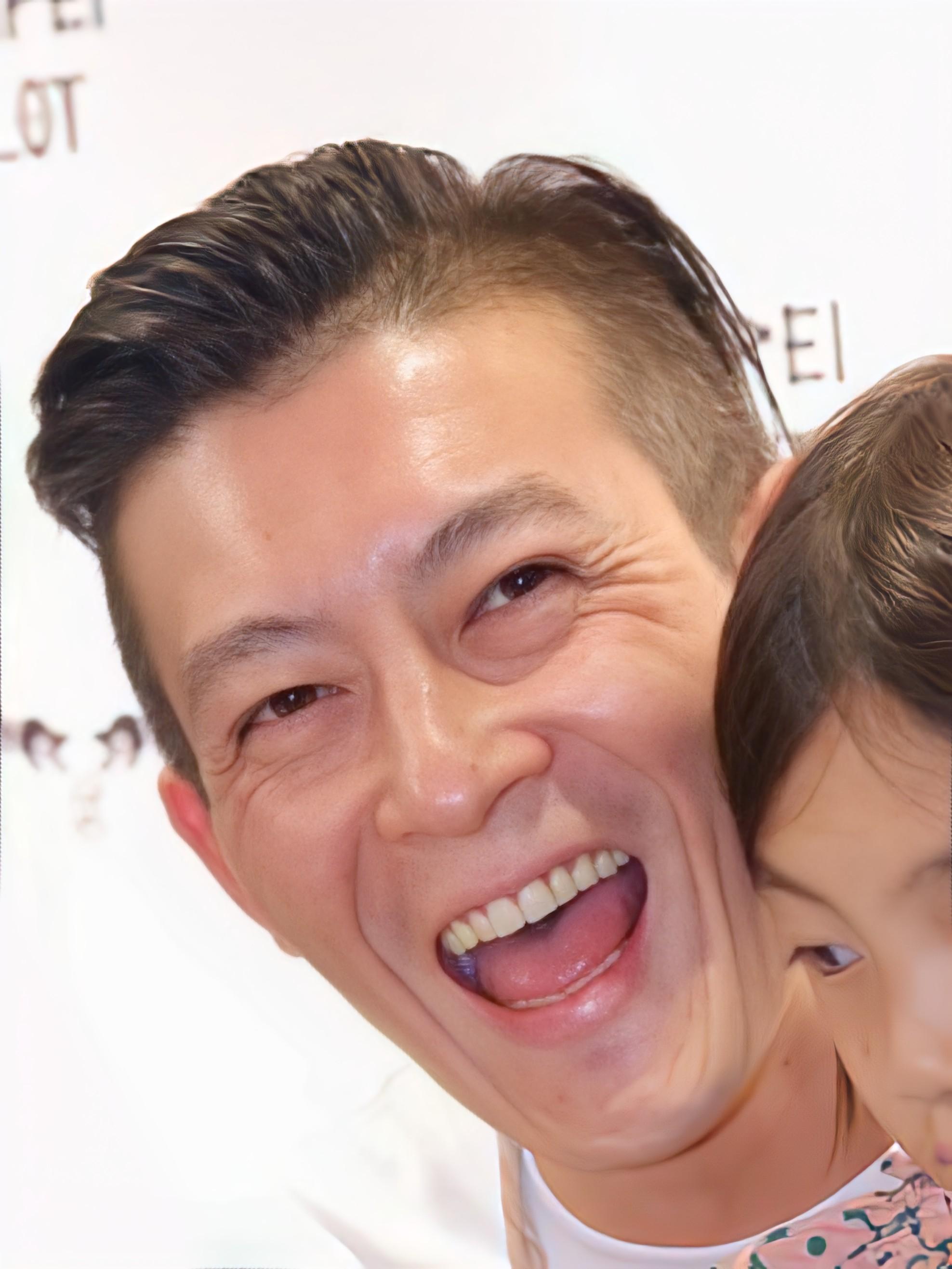 手技道 的想法: 为什么陈冠希43岁就有鱼尾纹?