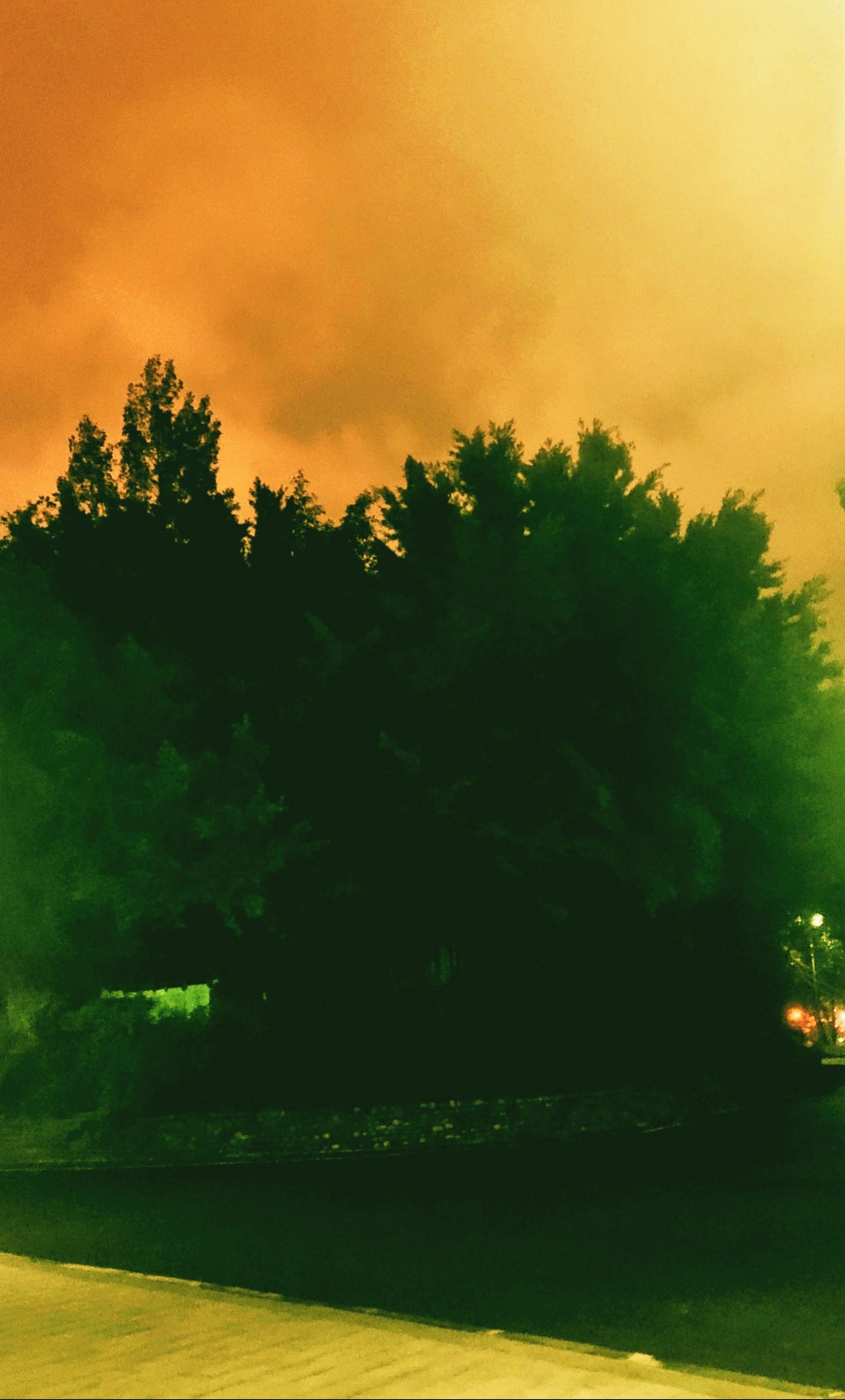 熊顿顿 的想法: 夕阳西下 | 95 分享宝藏落日:重庆的普通街道 br>