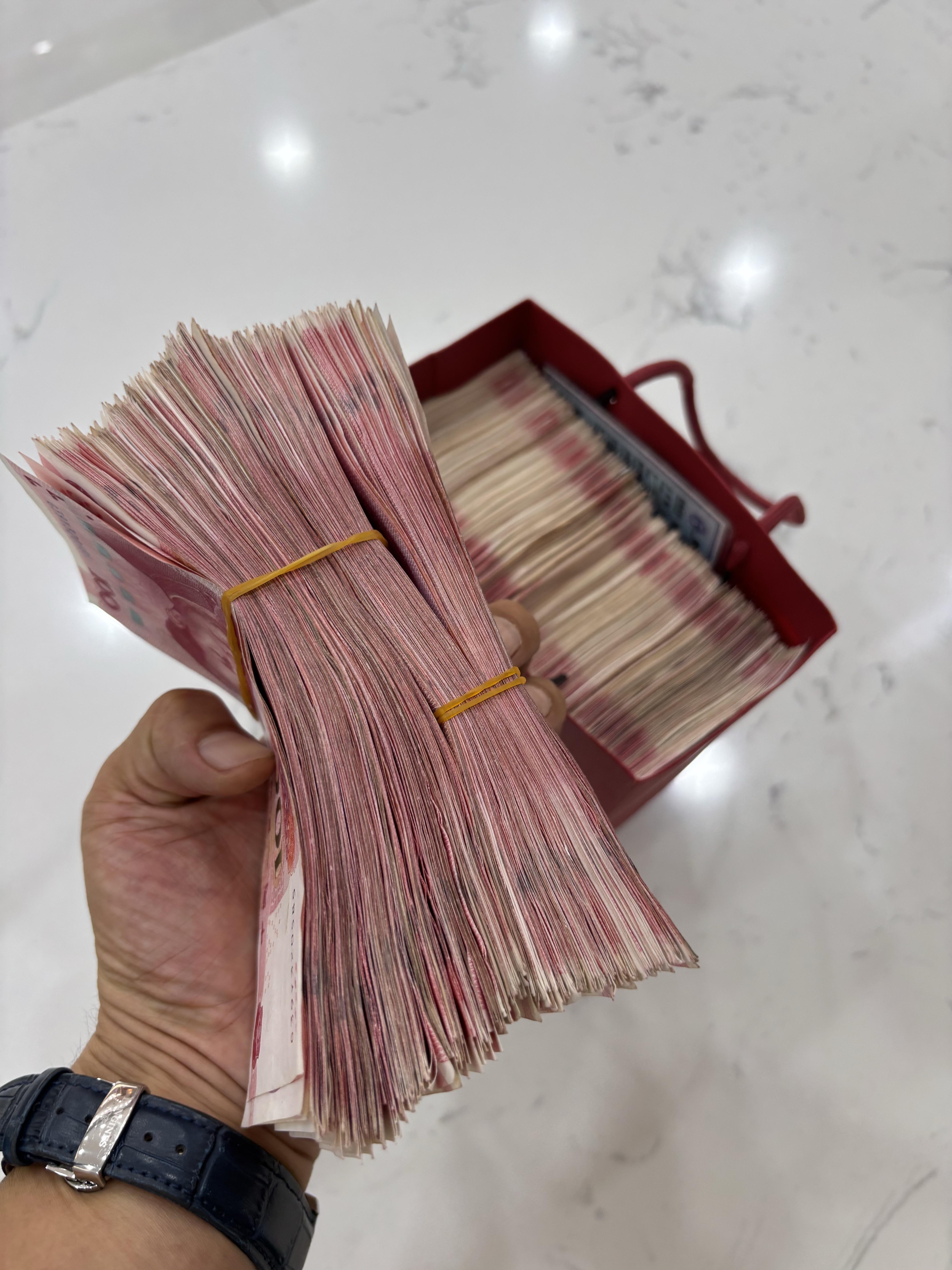 樊老板的珠宝圈 的想法: 西安现金收黄金,最近冻卡严重!