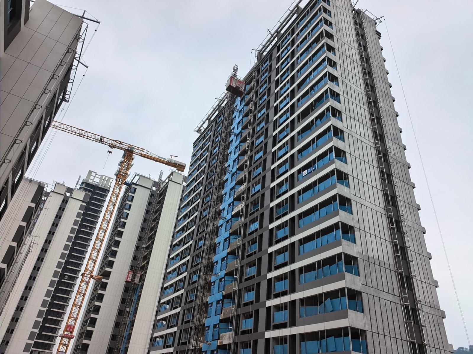 比起结构线条大家觉得那种更好,个人来看,这种铝板和外墙