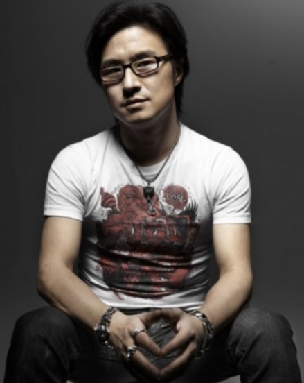 飞娱圈 的想法: 汪峰新女友是个模特,身高比他高,汪峰这是在用实际