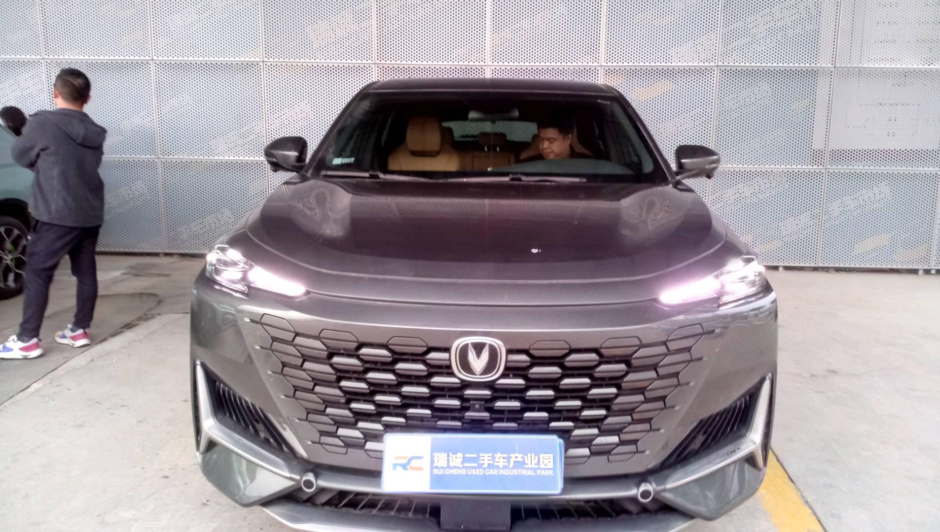 石家庄瑞诚二手车市场 的想法: 长安uni-k 2021款 2.