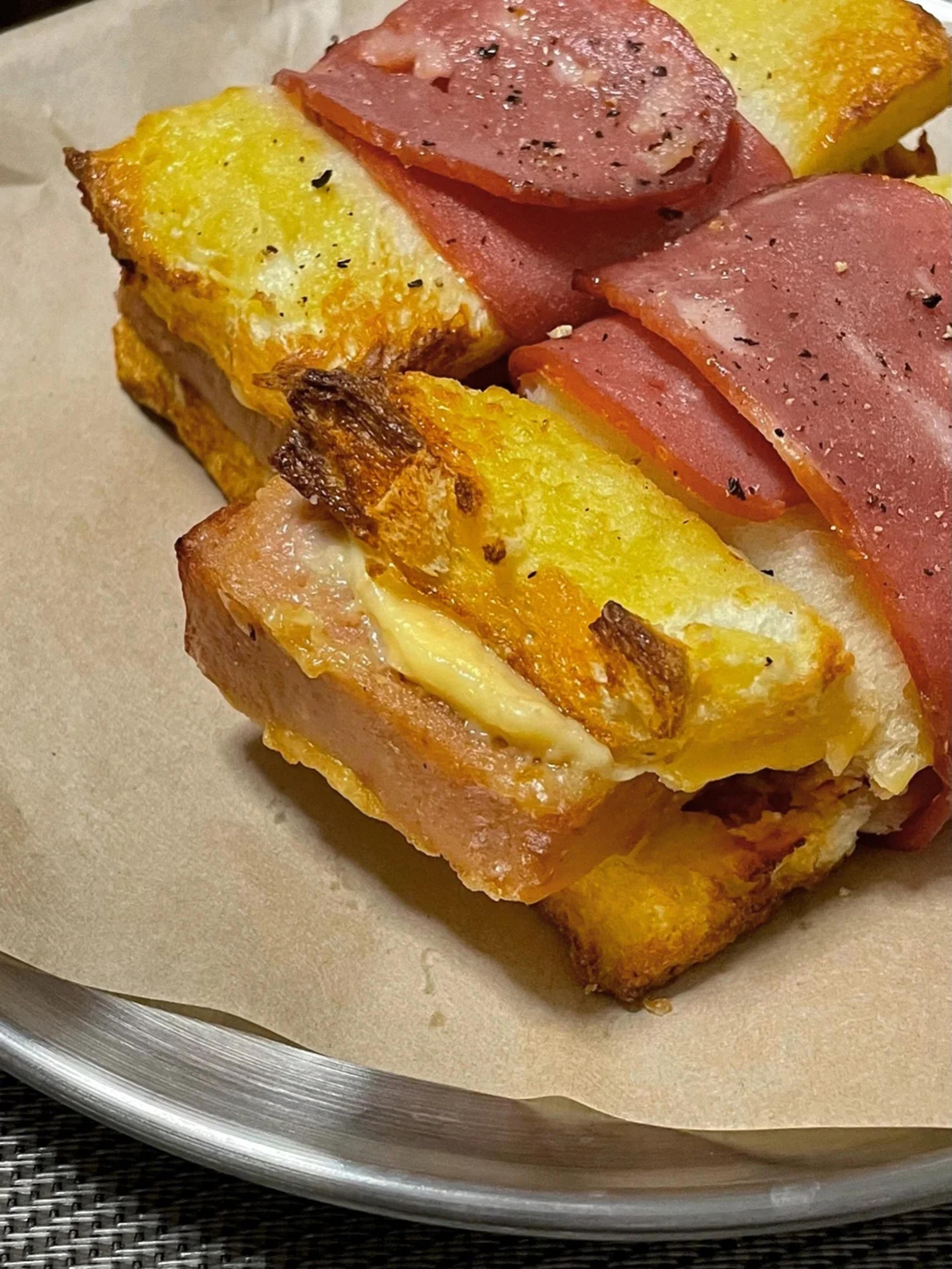 追味记 的想法: 口感绵密,松松软软的芝士培根吐司卷 | 妈妈发明的