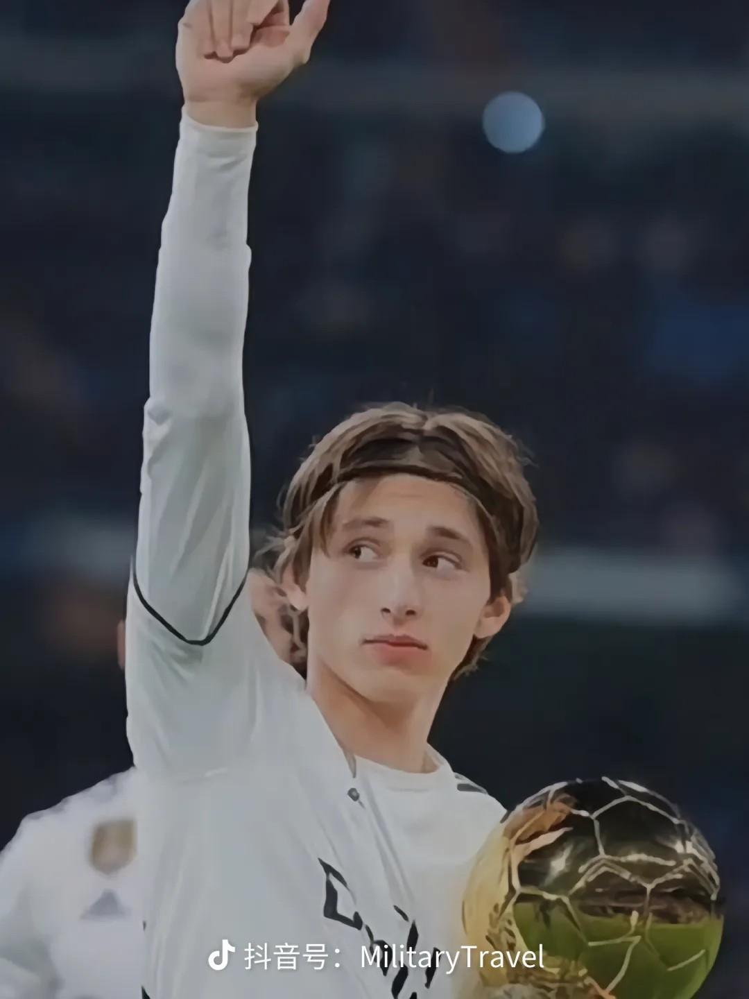 在校搬砖鼠 的想法: 魔笛 | 莫德里奇和他的小伙子们,在足球场上,为