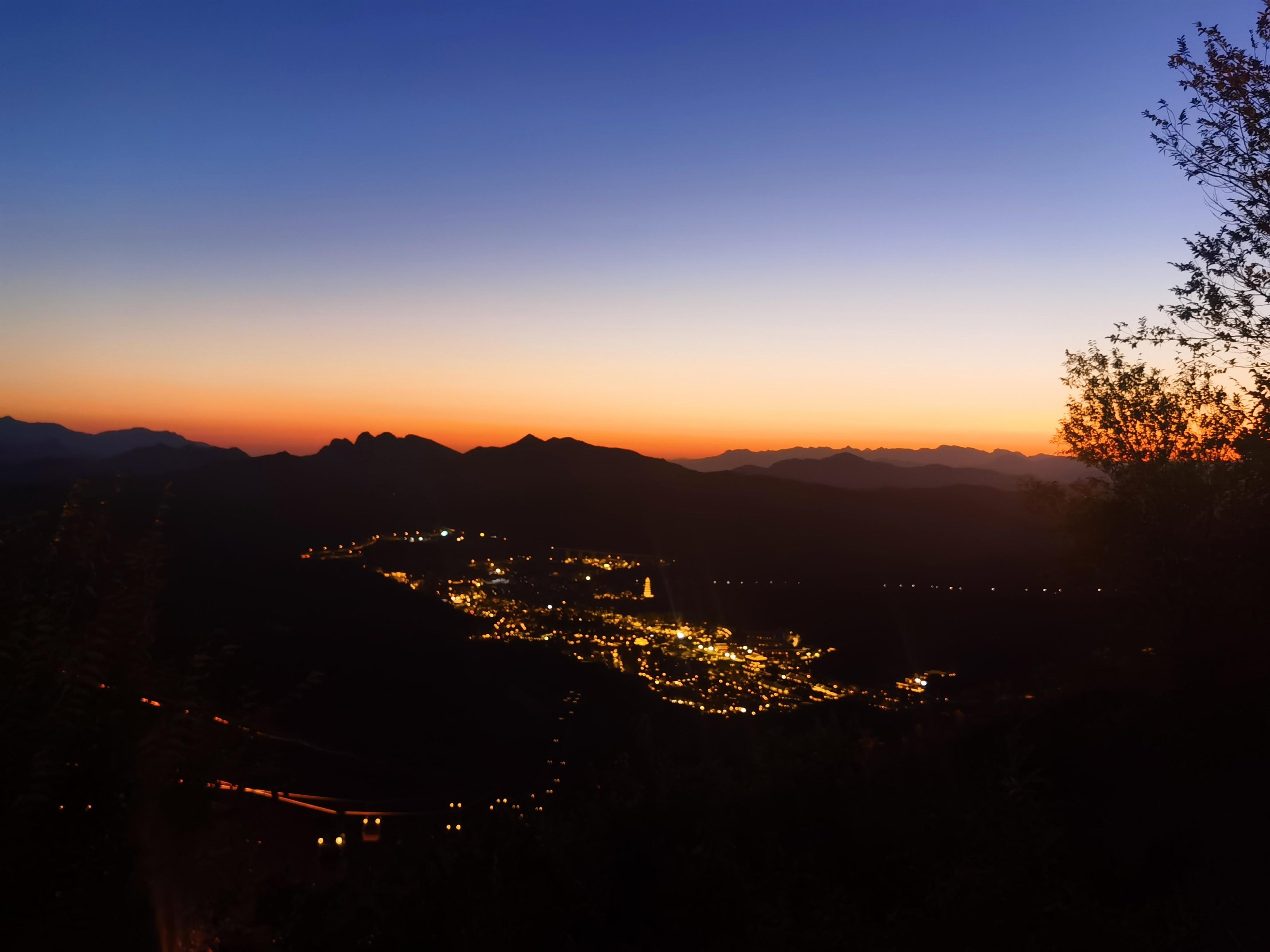 山上夜景伤感图片图片