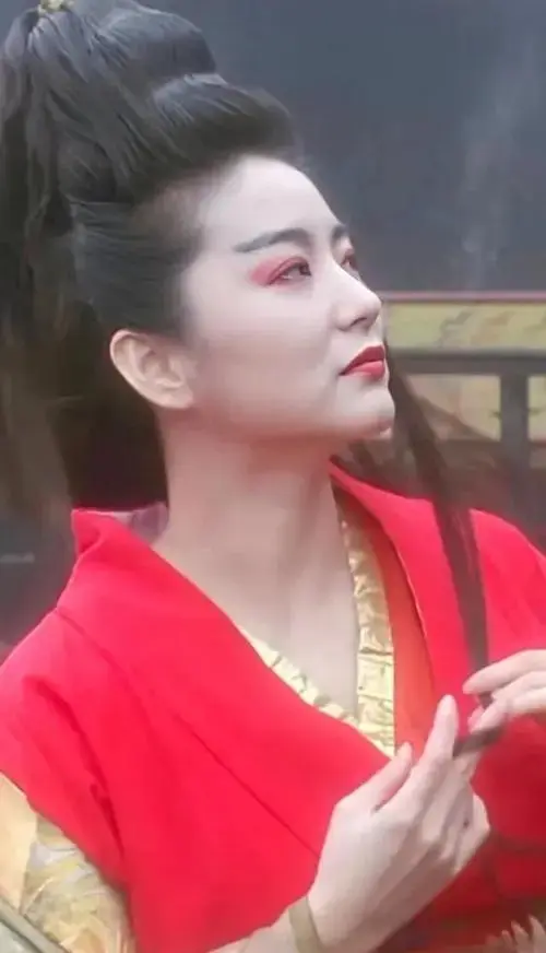 荒不诞 的想法: 我,在林青霞的粉丝超话里默默看着——年轻粉丝们对她