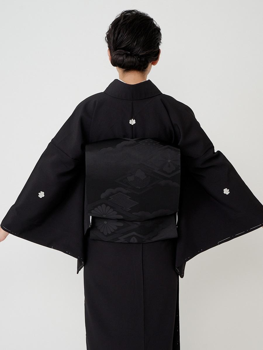 日本女性和服一般是丧主穿