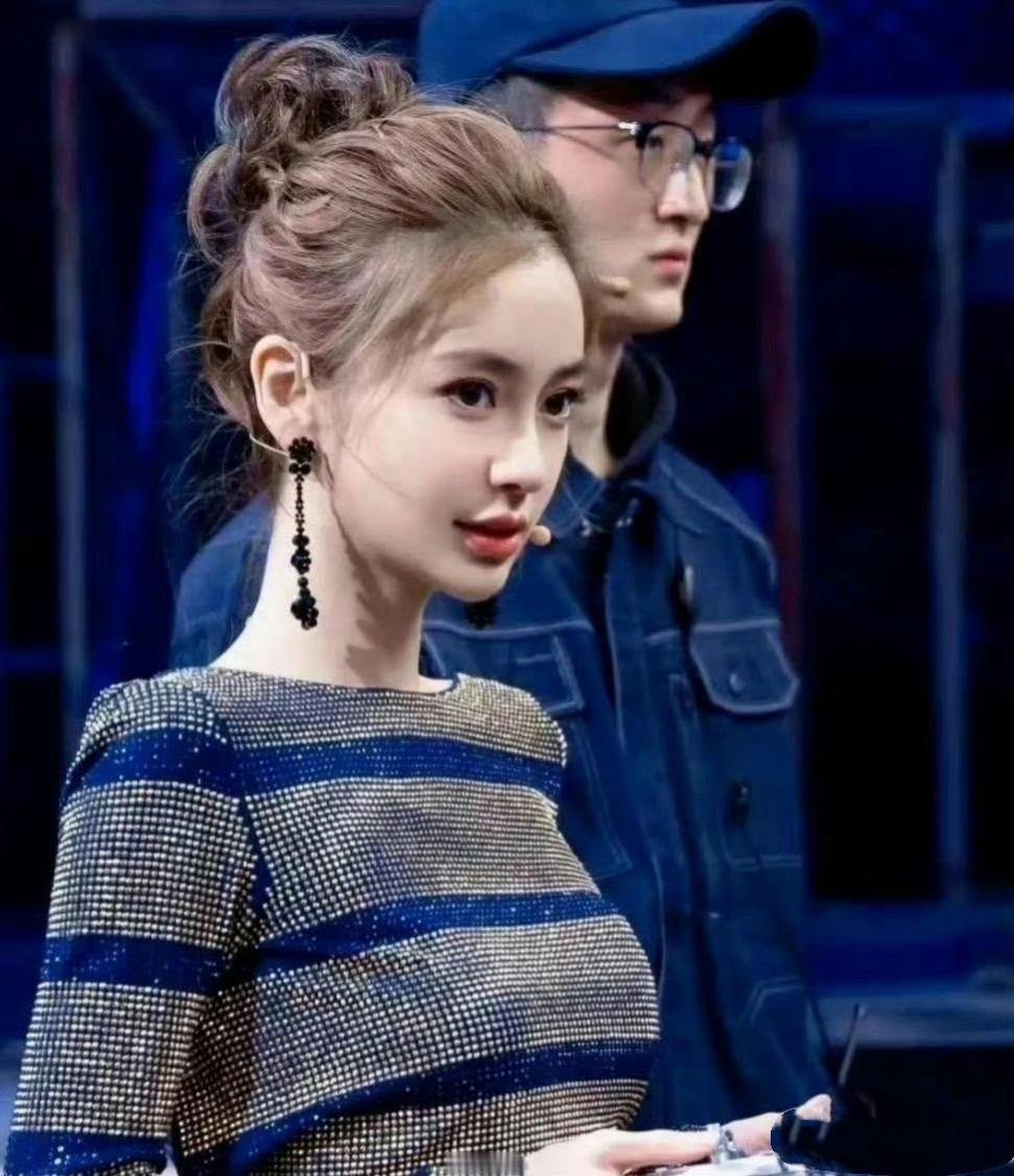 杨颖这组照片美得让人惊艳,第一次这么直观地感受到她的美!