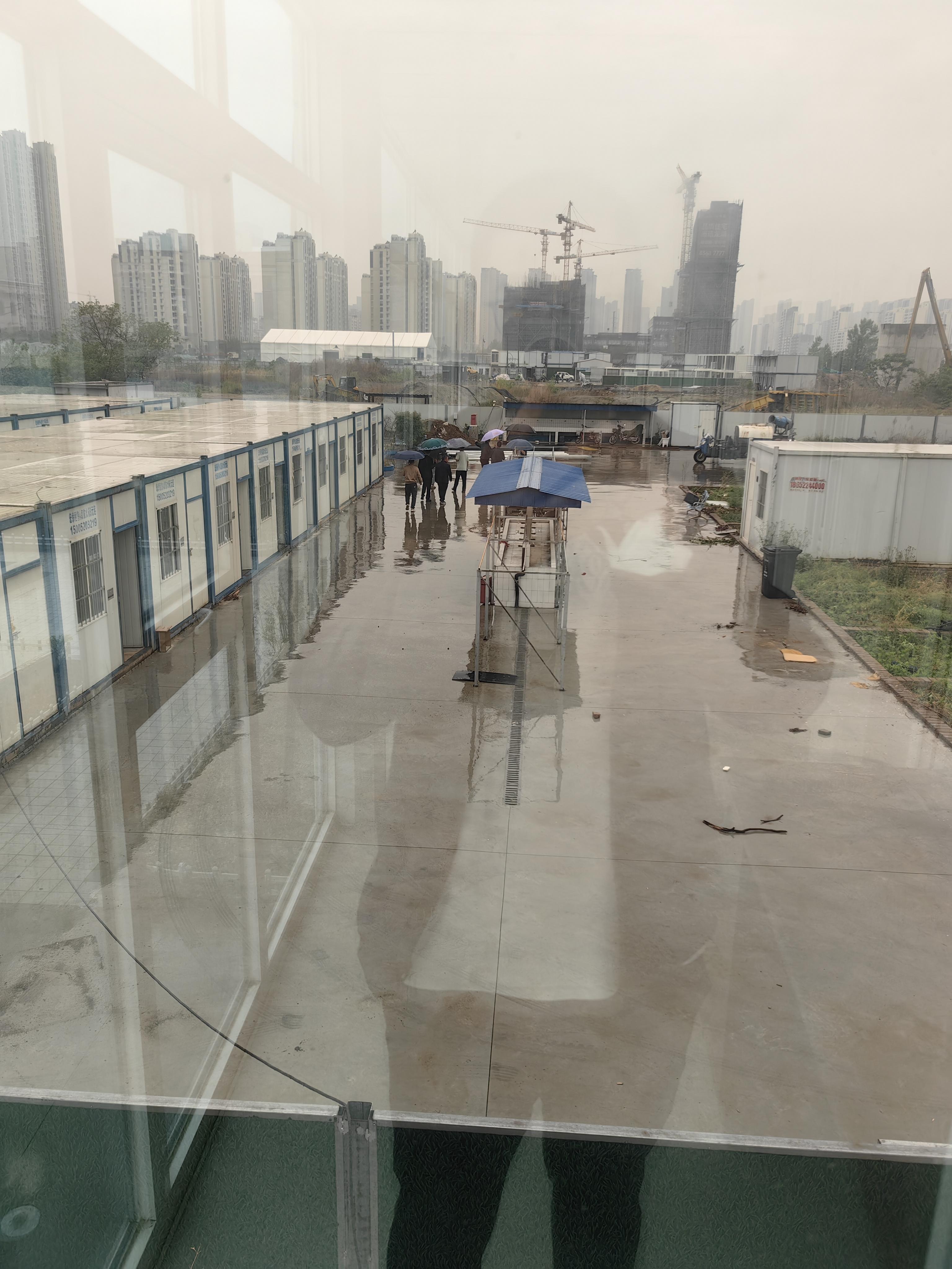 施工管理大阳 的想法: 工地人的下雨天 | 今天大雨,从上午一直下到