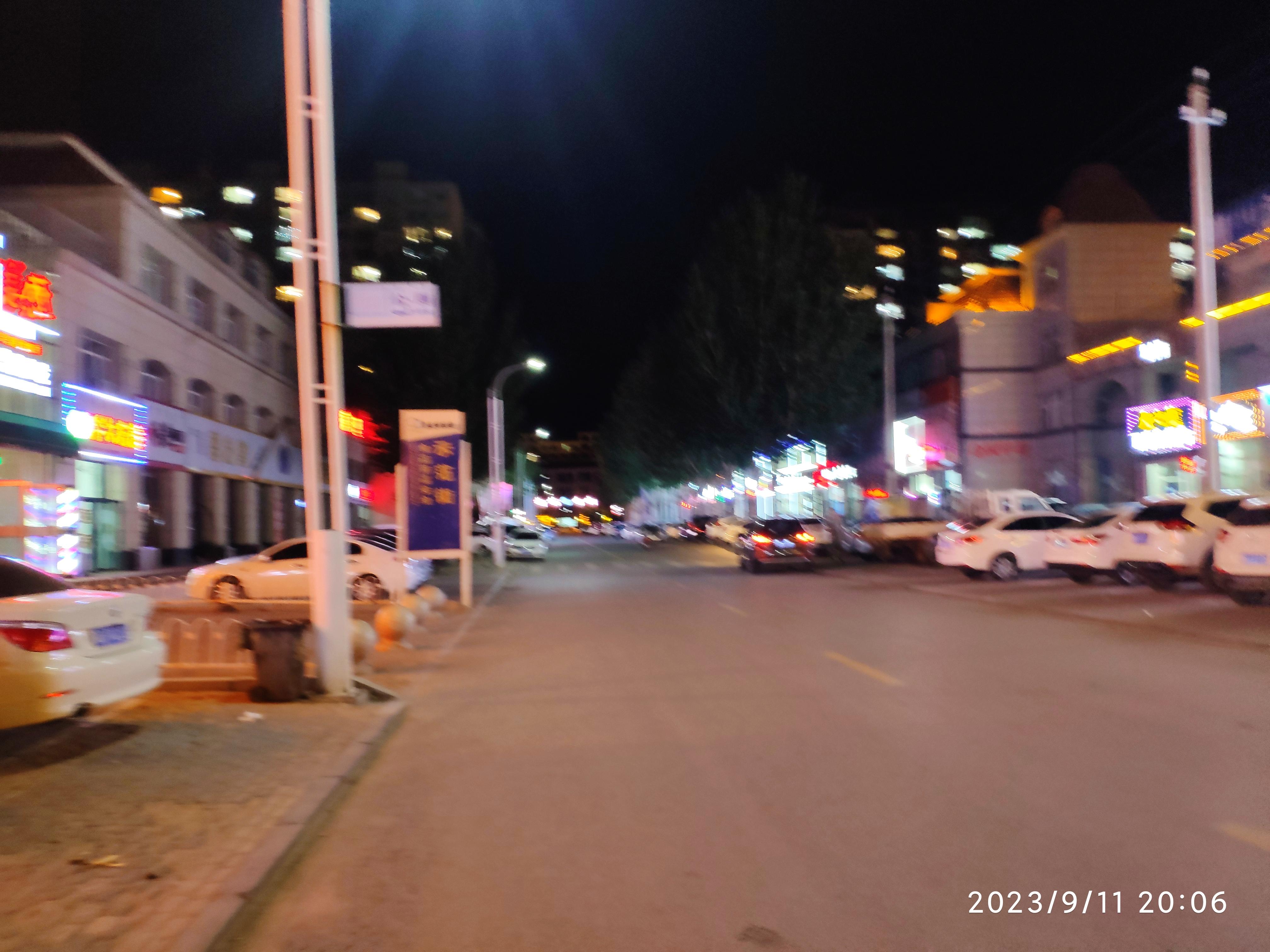 李纯绪 的想法: 街景 | 到奈曼旗小城,内蒙的旗相当于县吧!