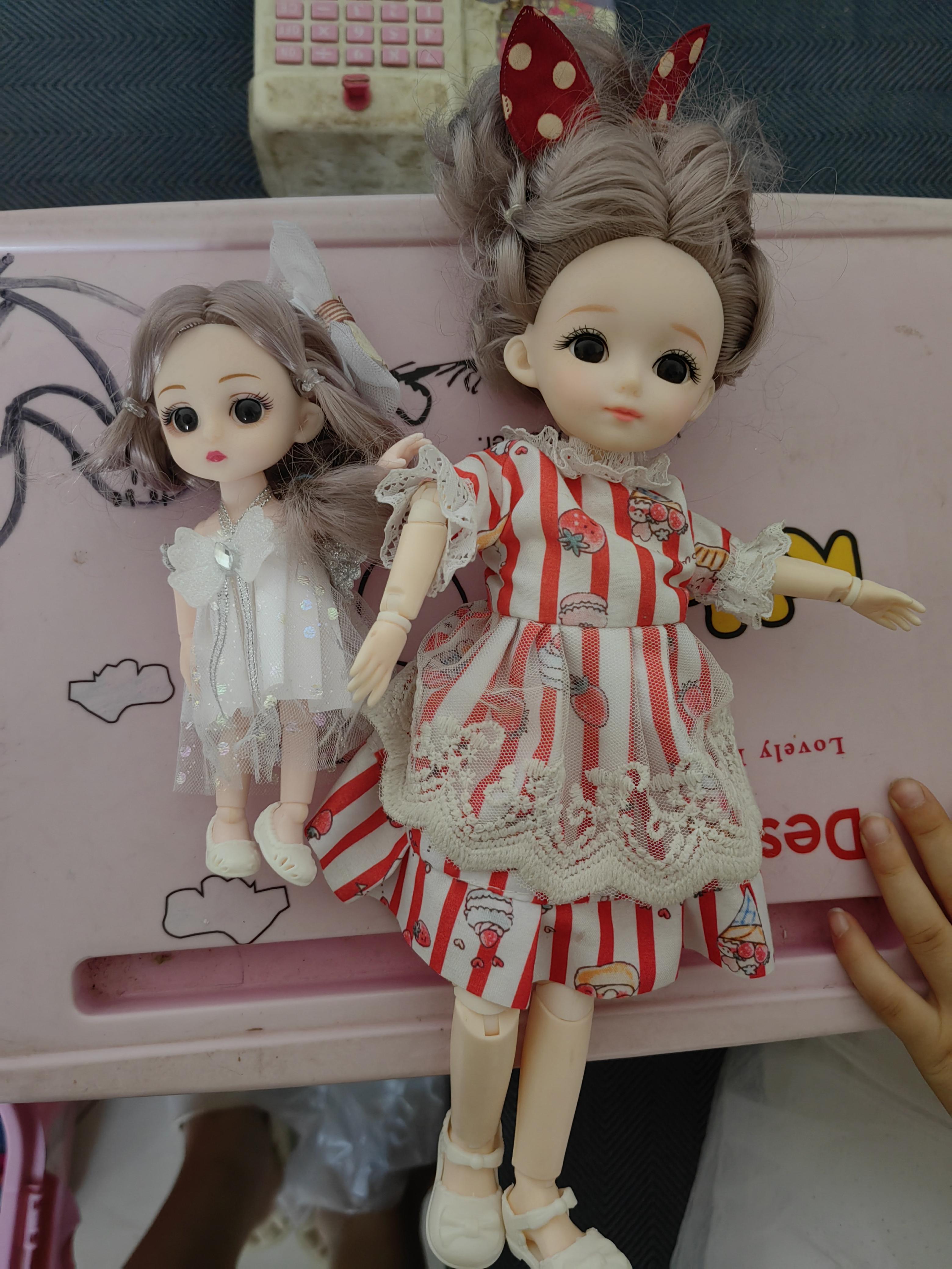 给两个宝贝买的芭比娃娃小女孩都喜欢芭比娃娃小女孩的内心都住着一个