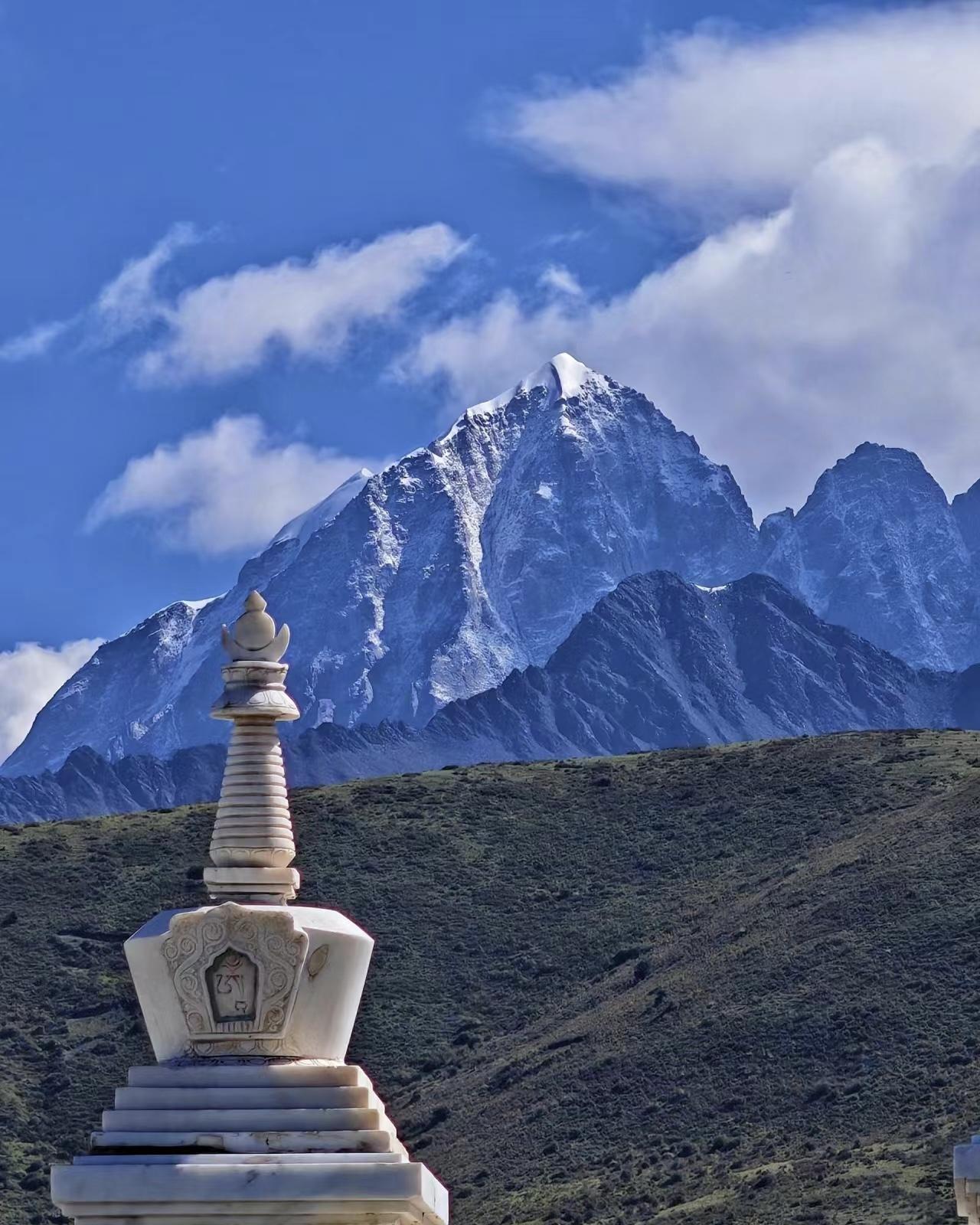 木雅大寺,别称"扎西寺"在藏语中有祈望世界和平,木雅大寺还有着小