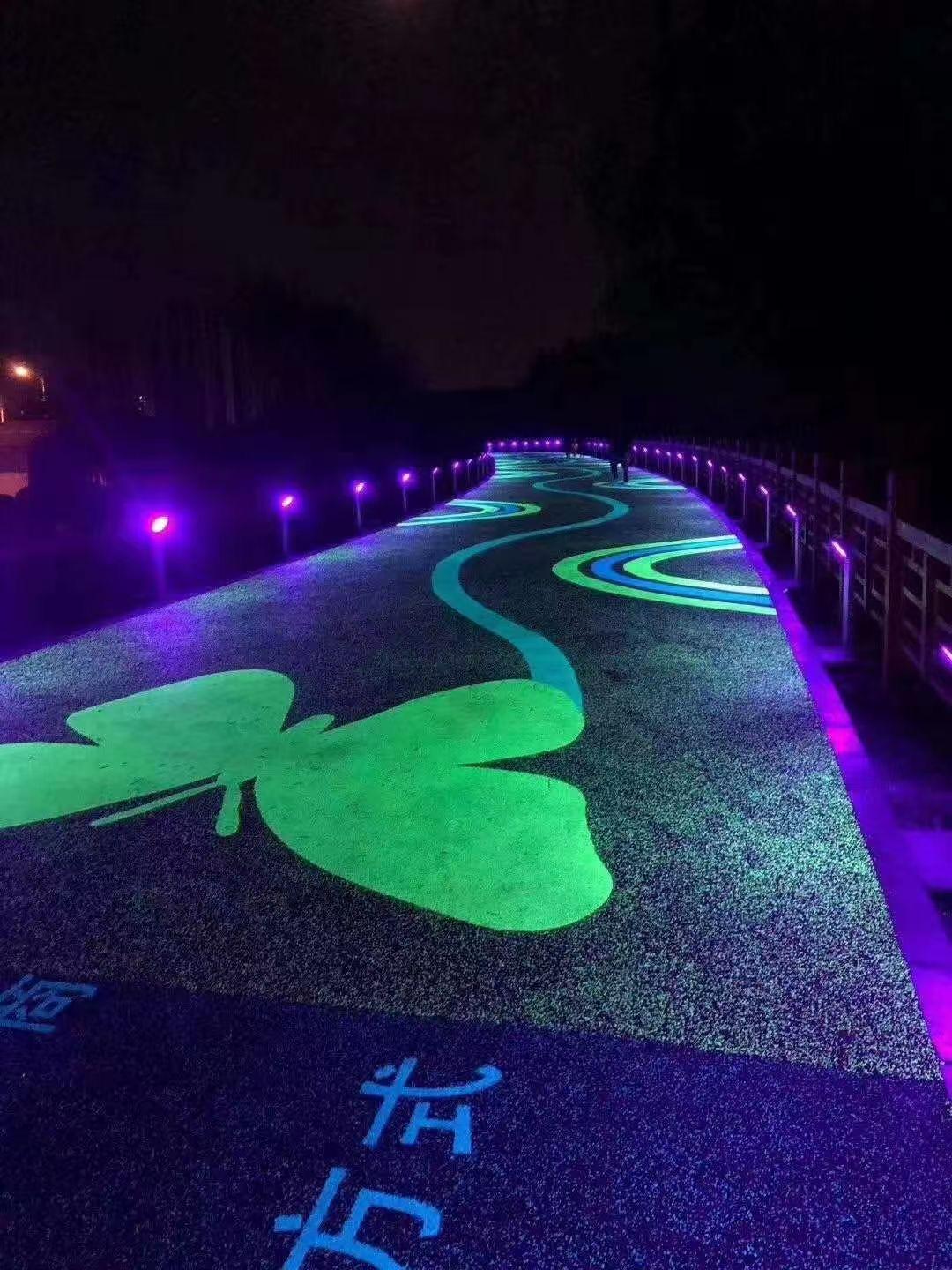 连翔自发光材料 的想法: 被这夜光路面狠狠惊艳到了✨