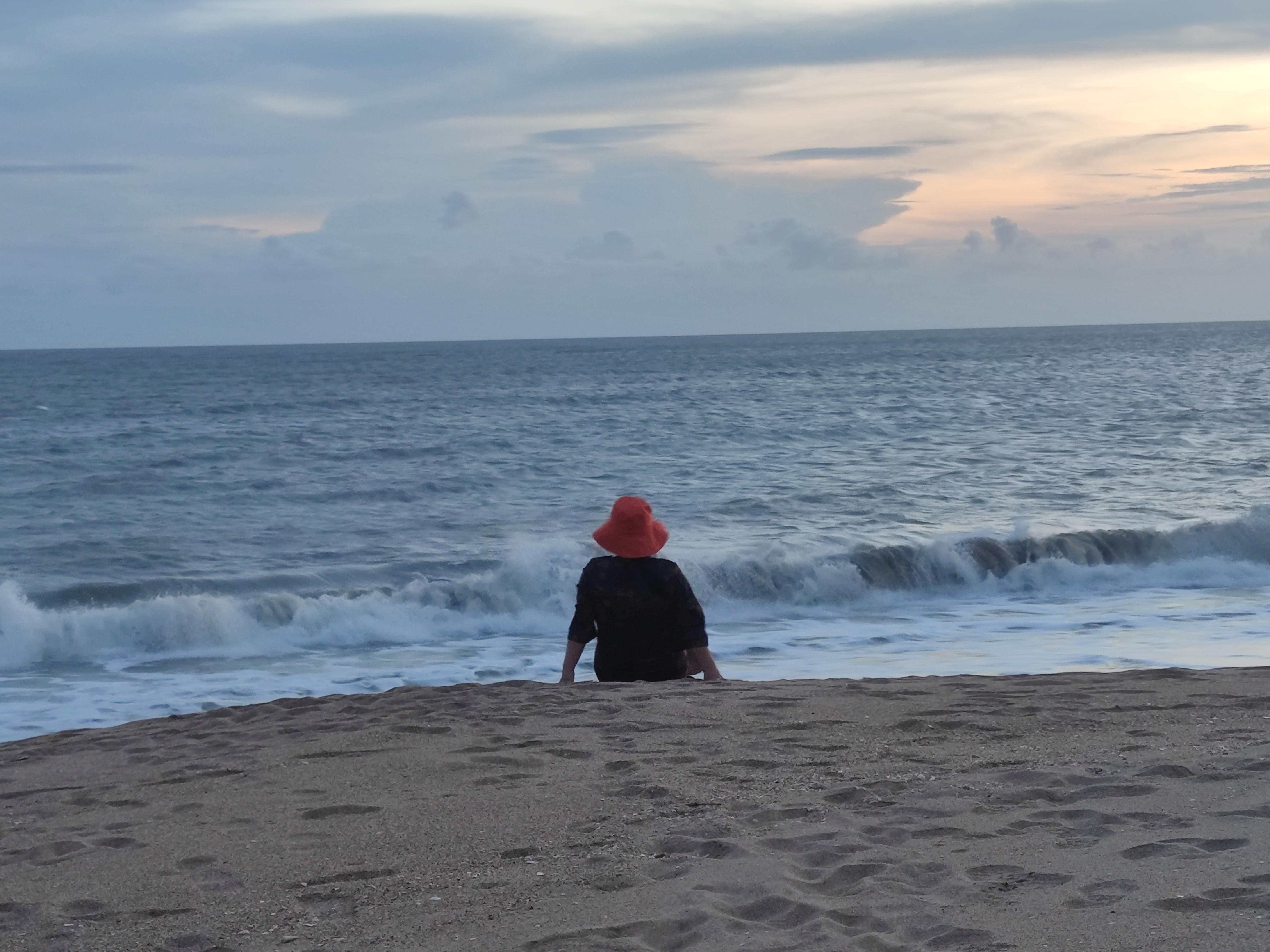 倾听者 的想法: 海之遐想:李白笔下的神秘背影与壮阔大海