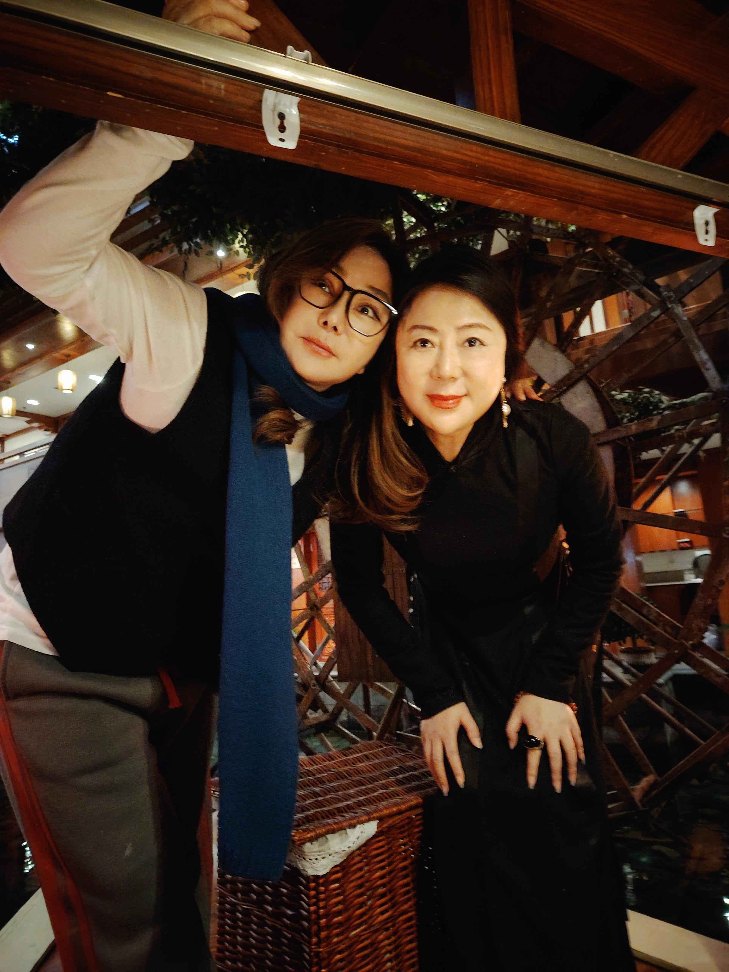 a逸丝风尚集团张华琴 的想法: 闺蜜小聚,畅谈人生与工作 |  a data