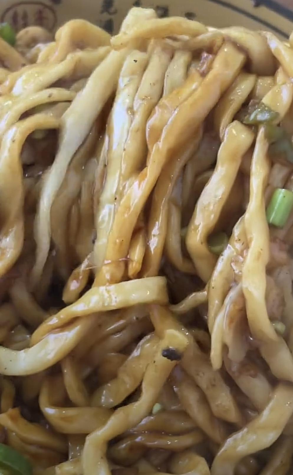 芒果 的想法: 香菇鸡丁老碗面这样吃能香迷糊你 | 93美食名称:香菇