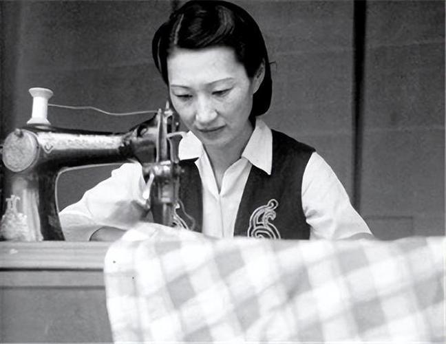 中国香港为张学良的第三任妻子因在姐妹中排行第四幺女而被称赵四小姐