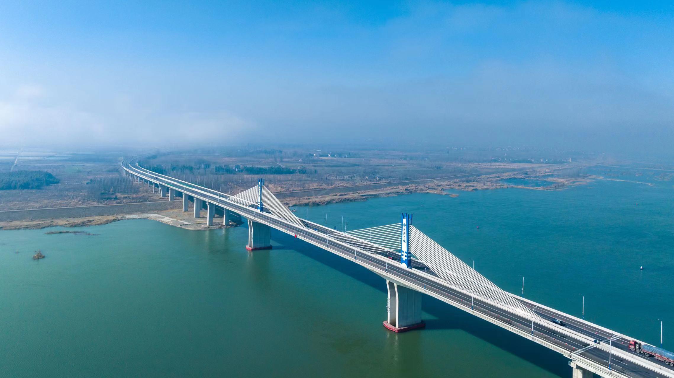 适悟执 的想法: 桥似龙腾雾,水如镜居谷—襄阳河谷大桥奇观 | 湖北